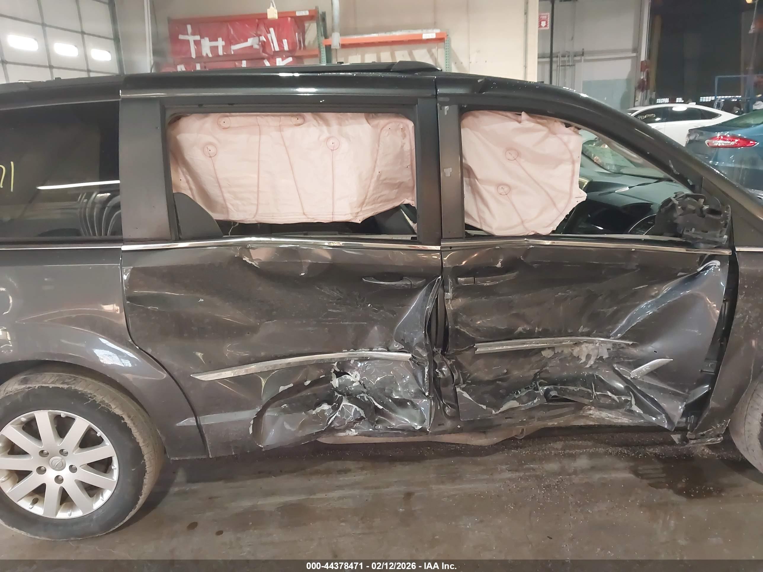 CHRYSLER TOWN image 6