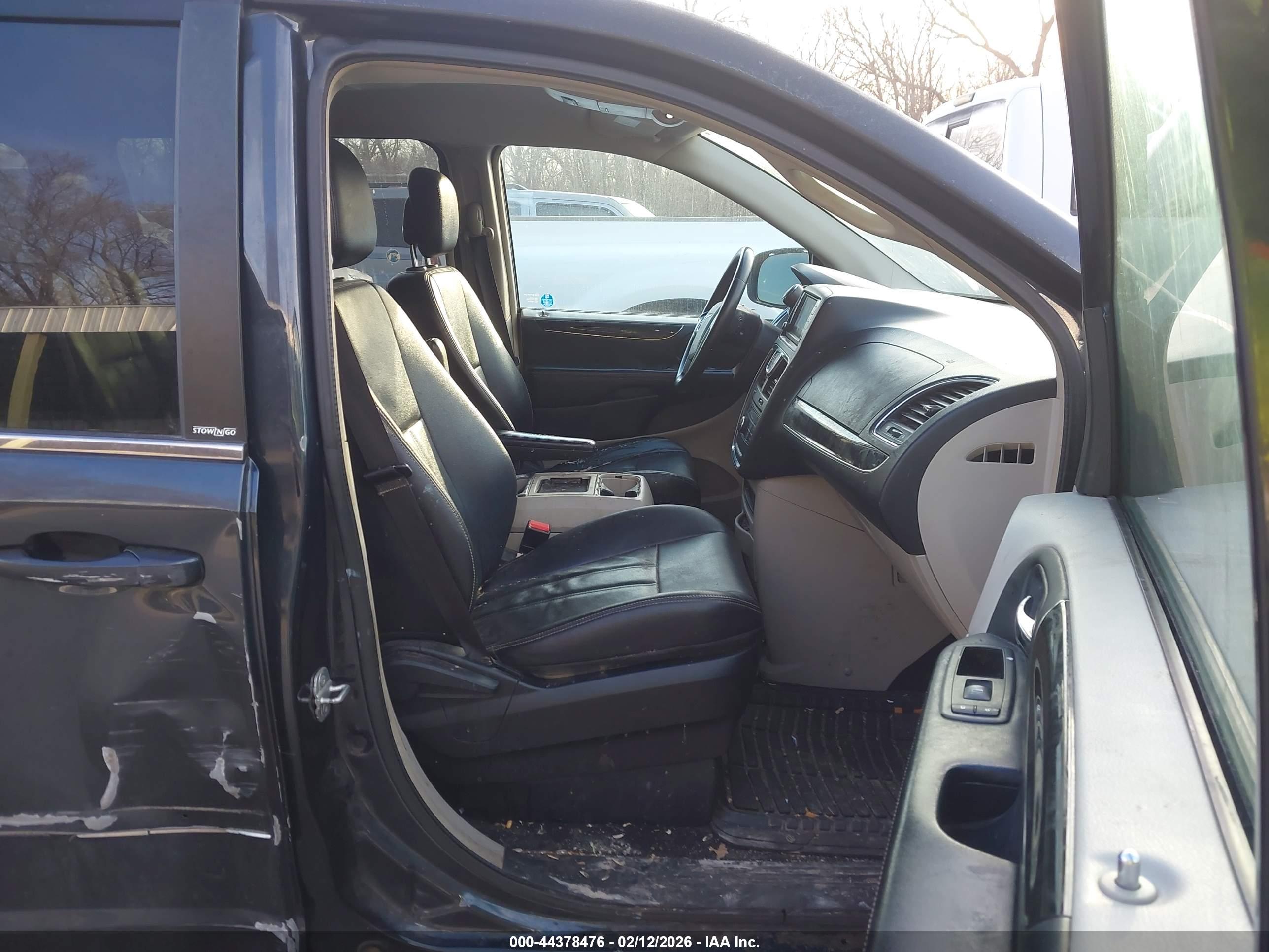 CHRYSLER TOWN image 5
