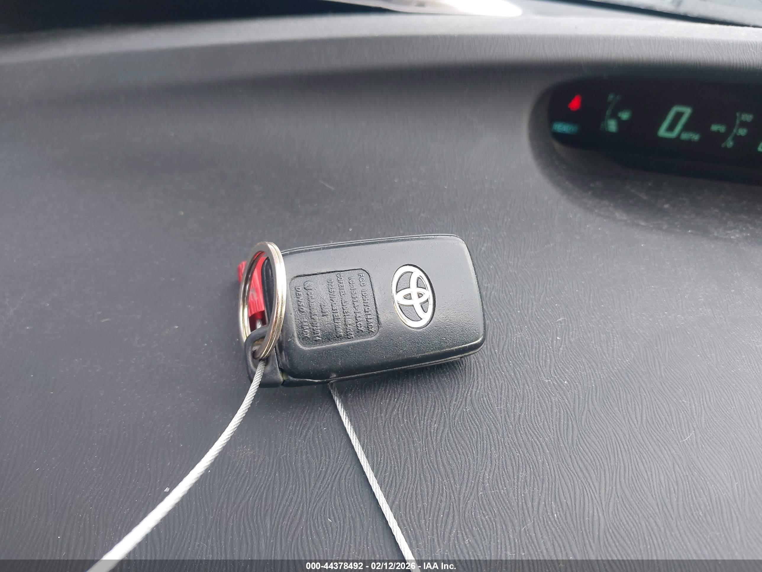 TOYOTA PRIUS image 11
