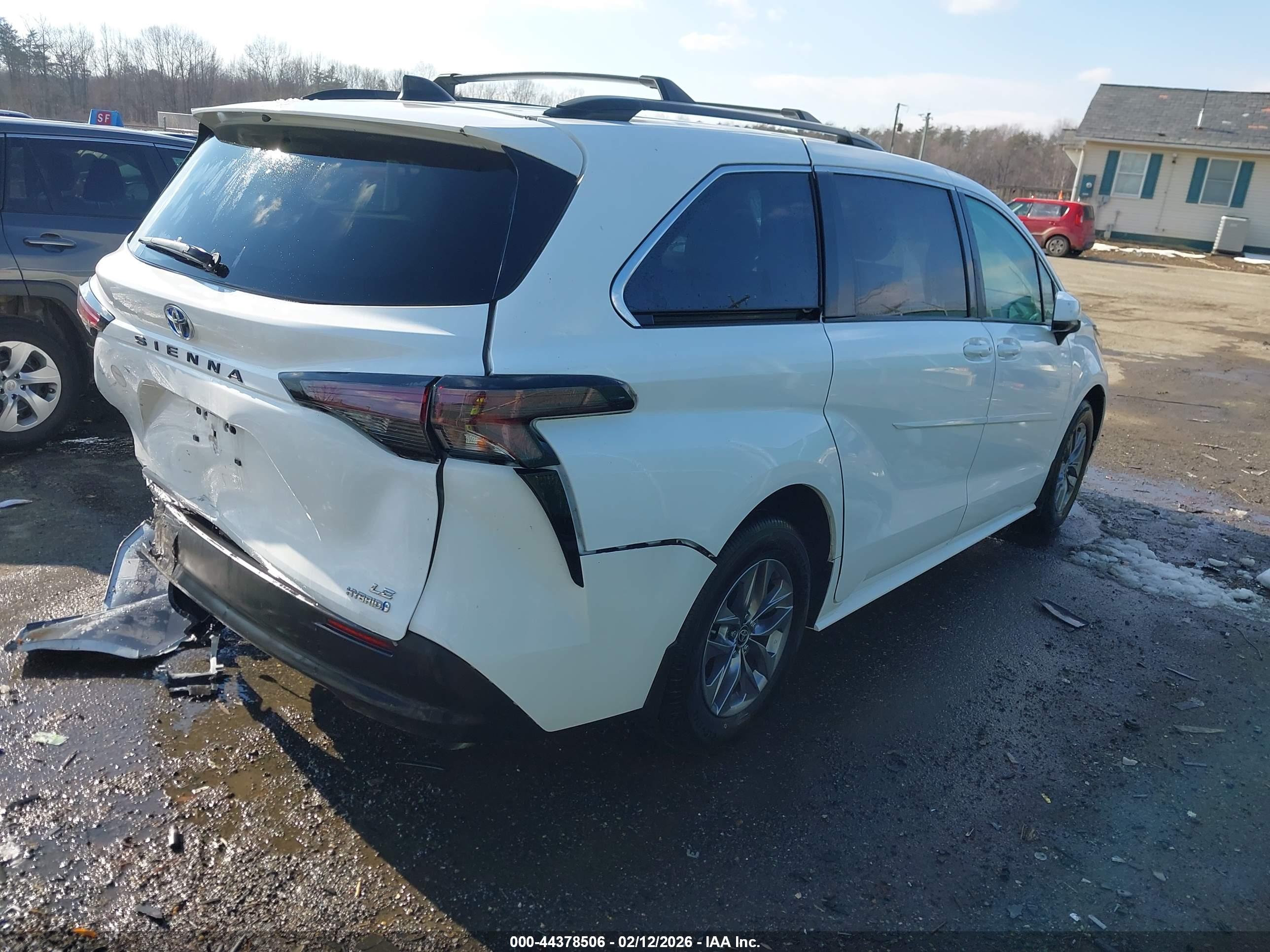 TOYOTA SIENNA image 4