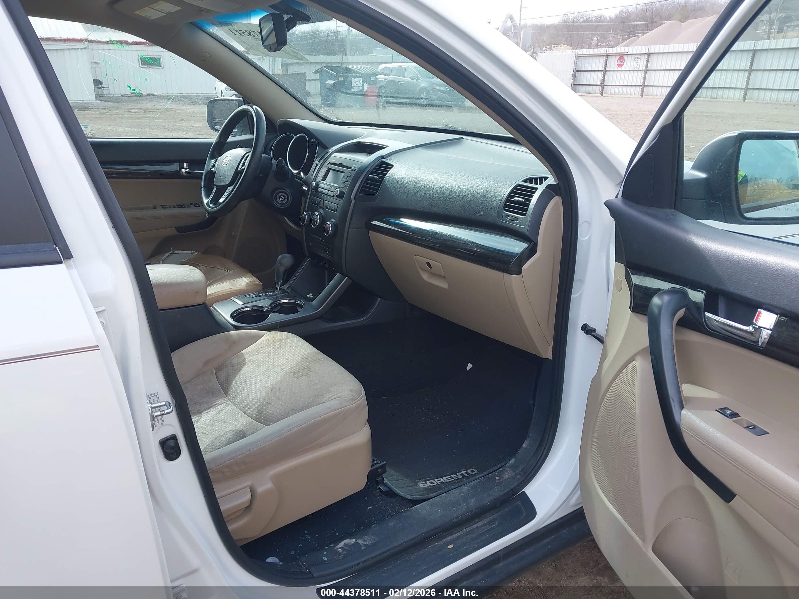 KIA SORENTO image 5