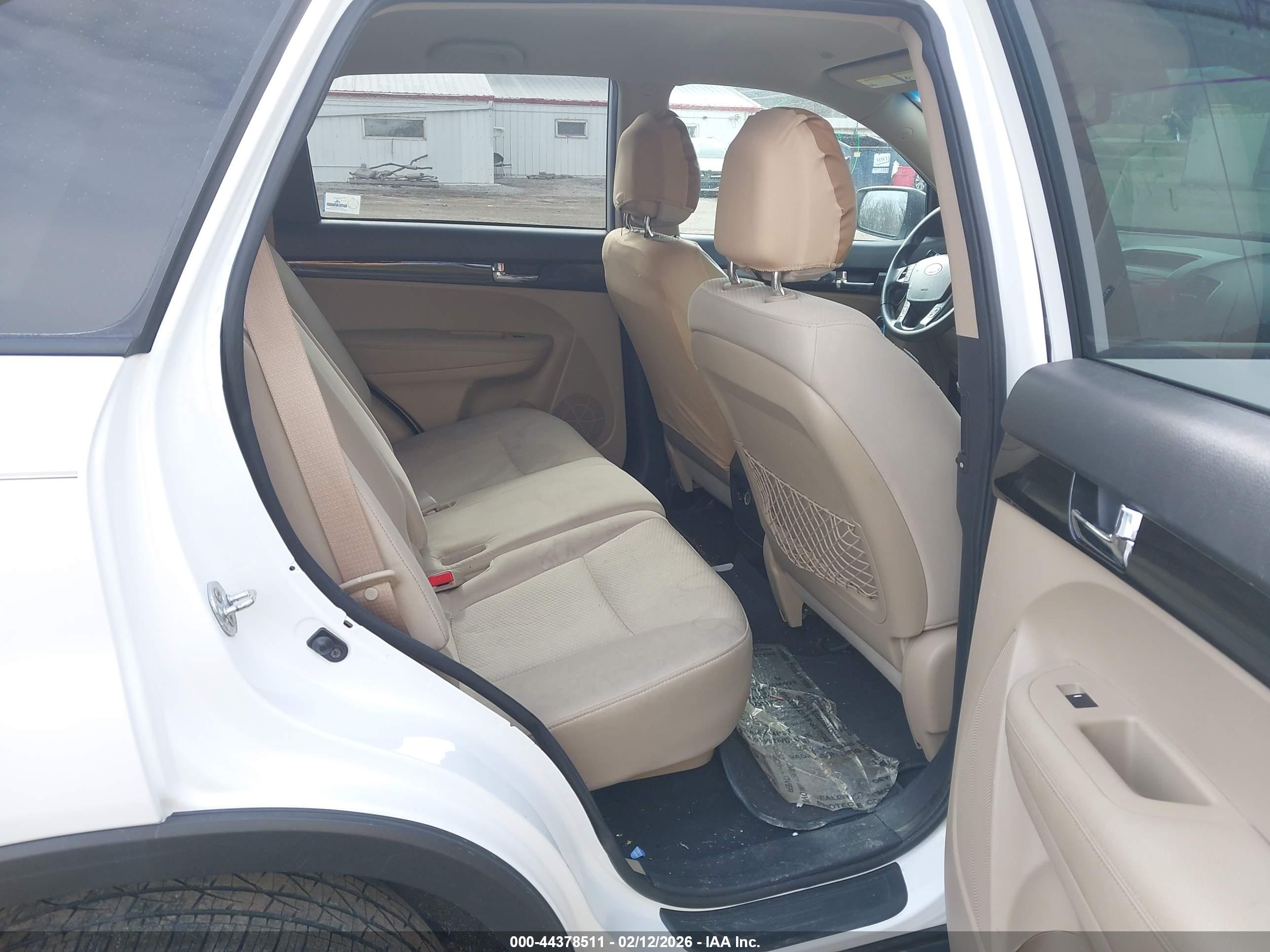 KIA SORENTO image 8