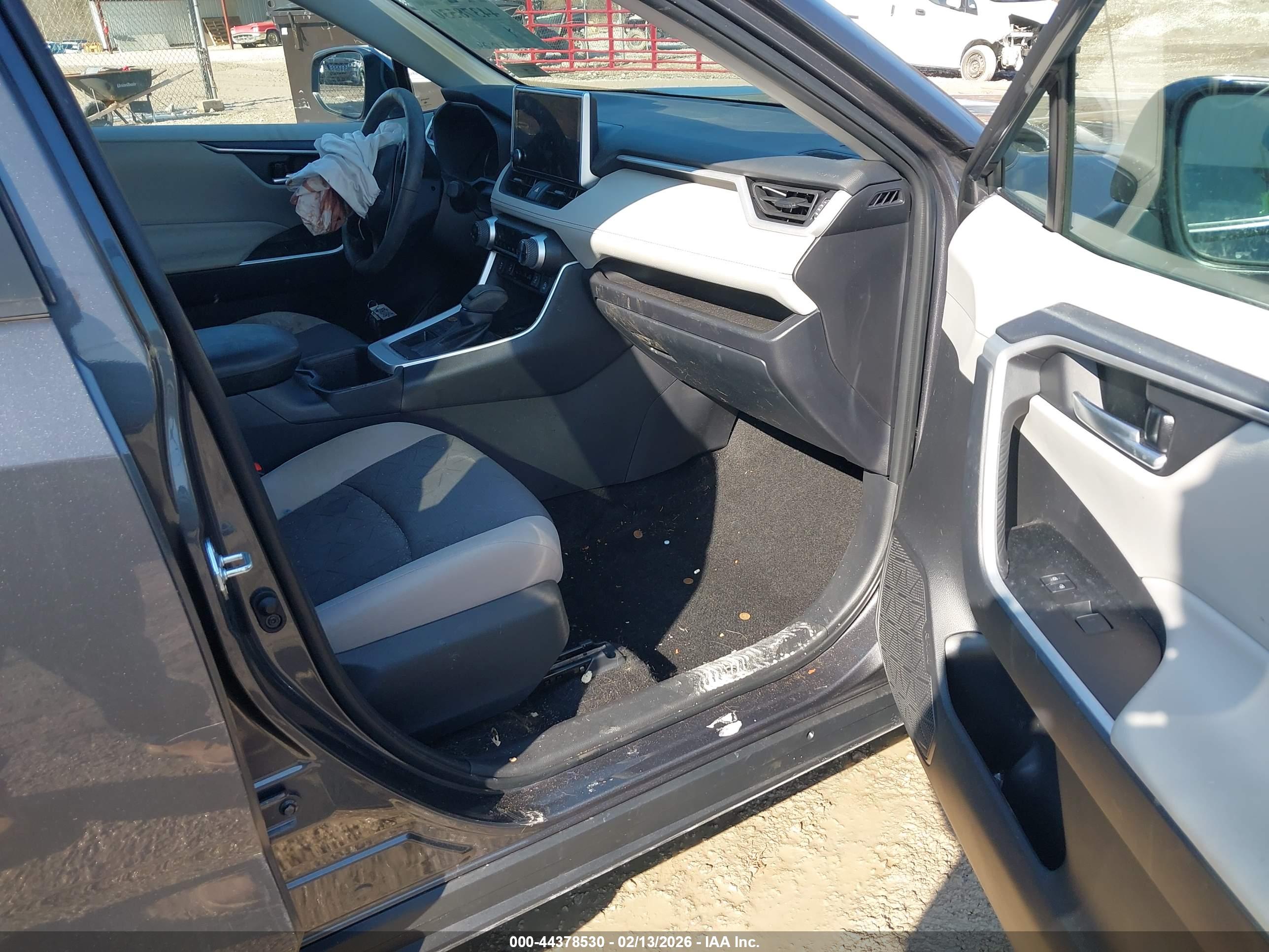 TOYOTA RAV4 image 5