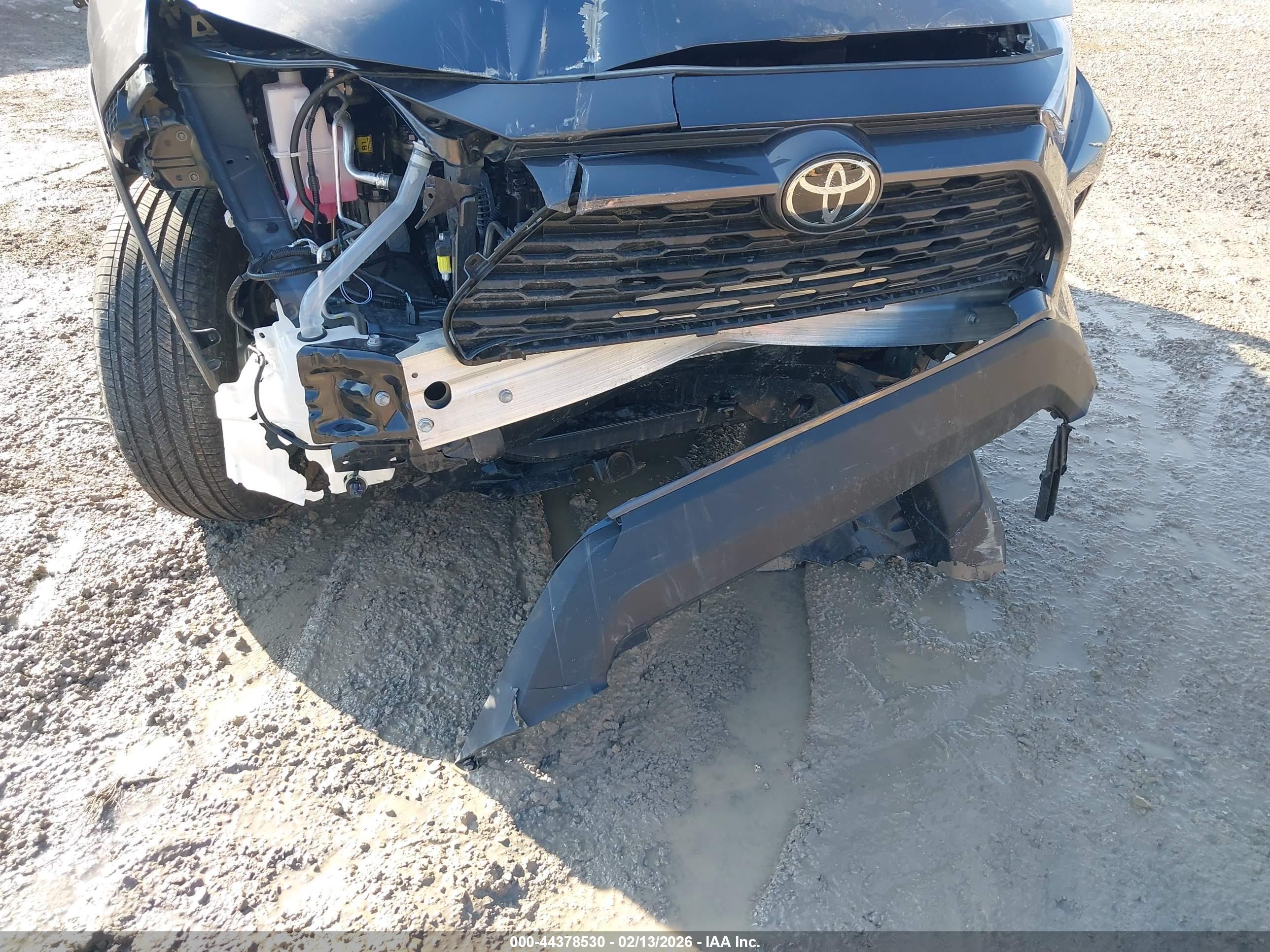 TOYOTA RAV4 image 6