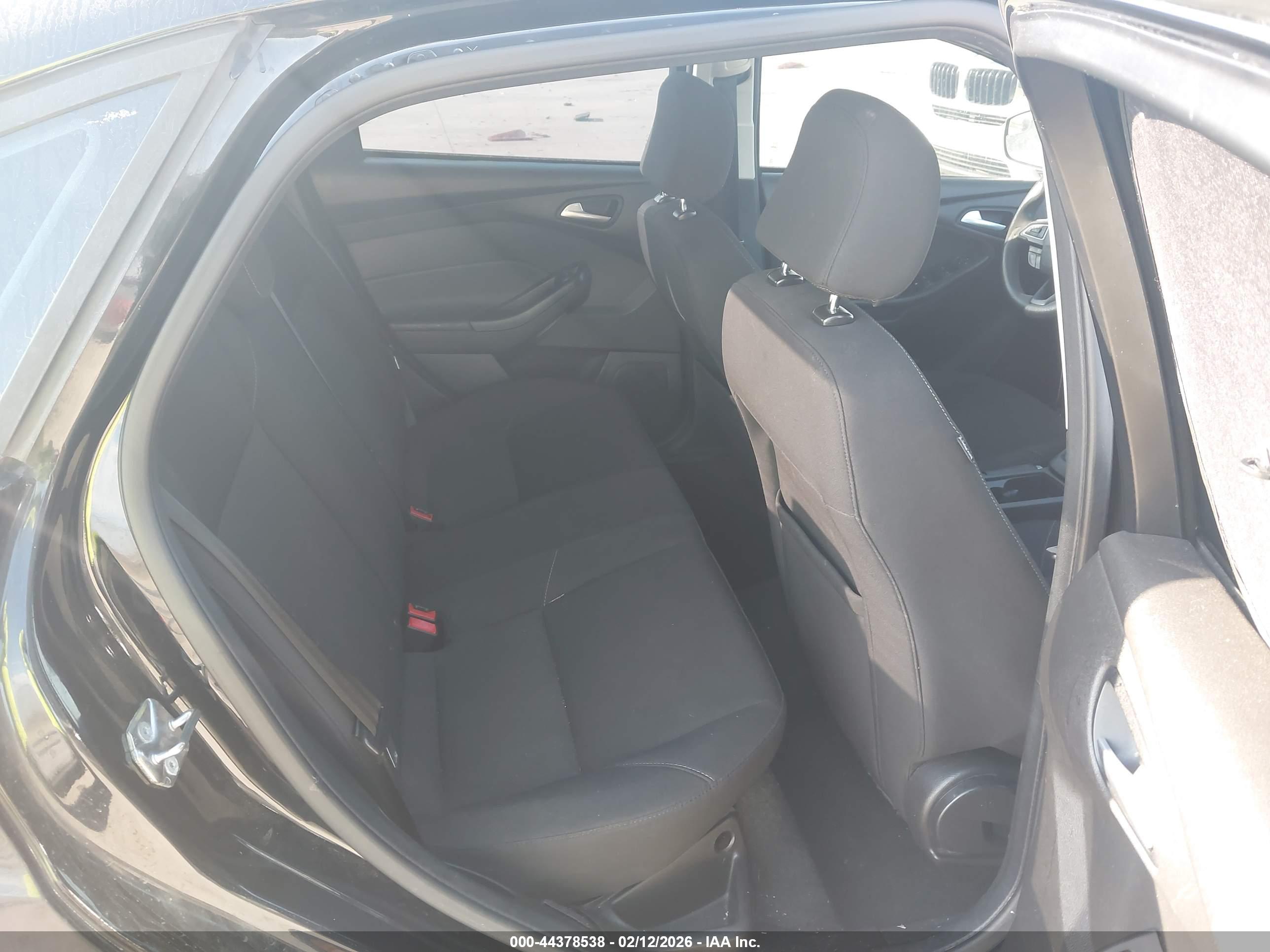 FORD FOCUS image 8