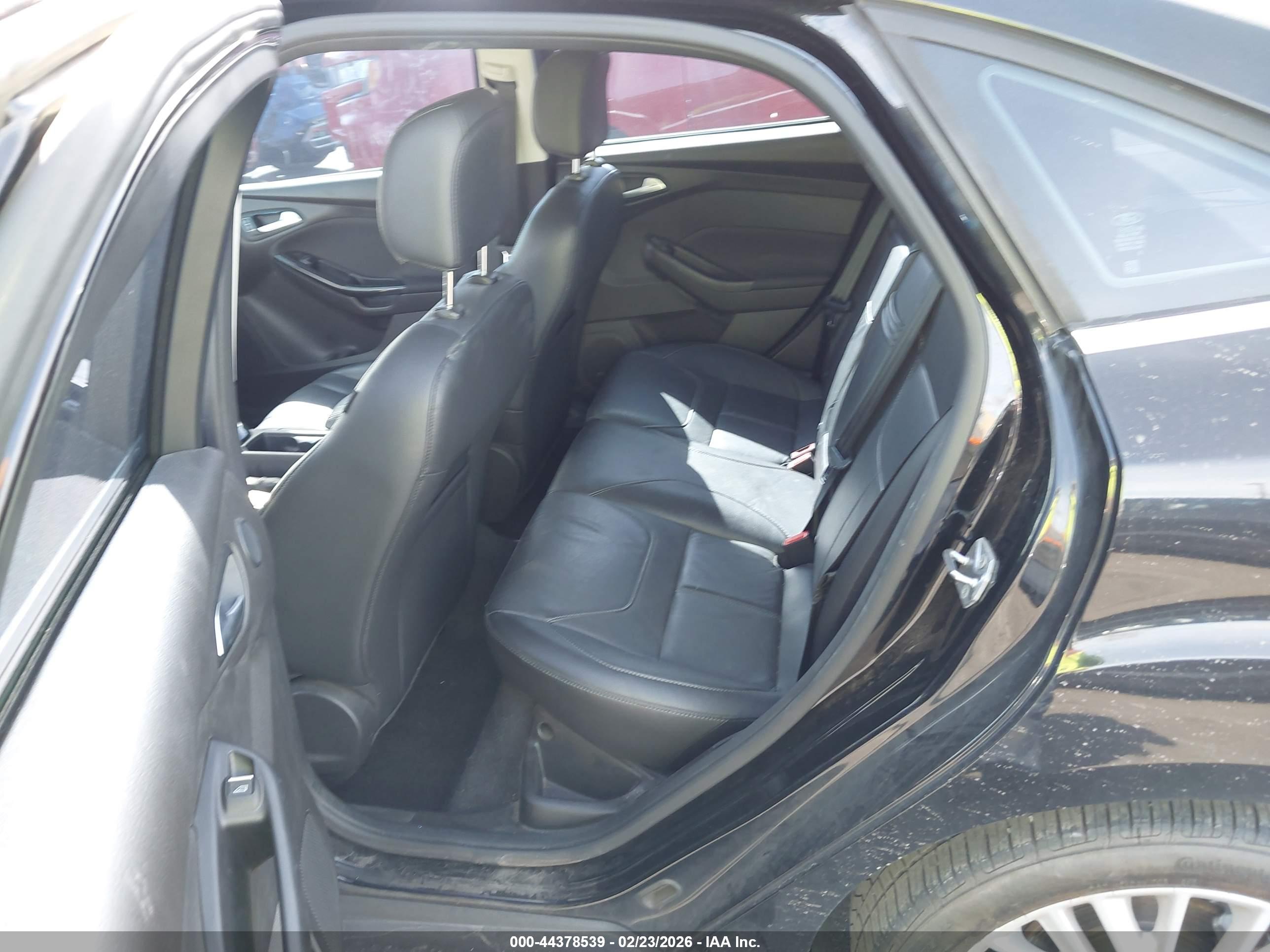 FORD FOCUS image 8