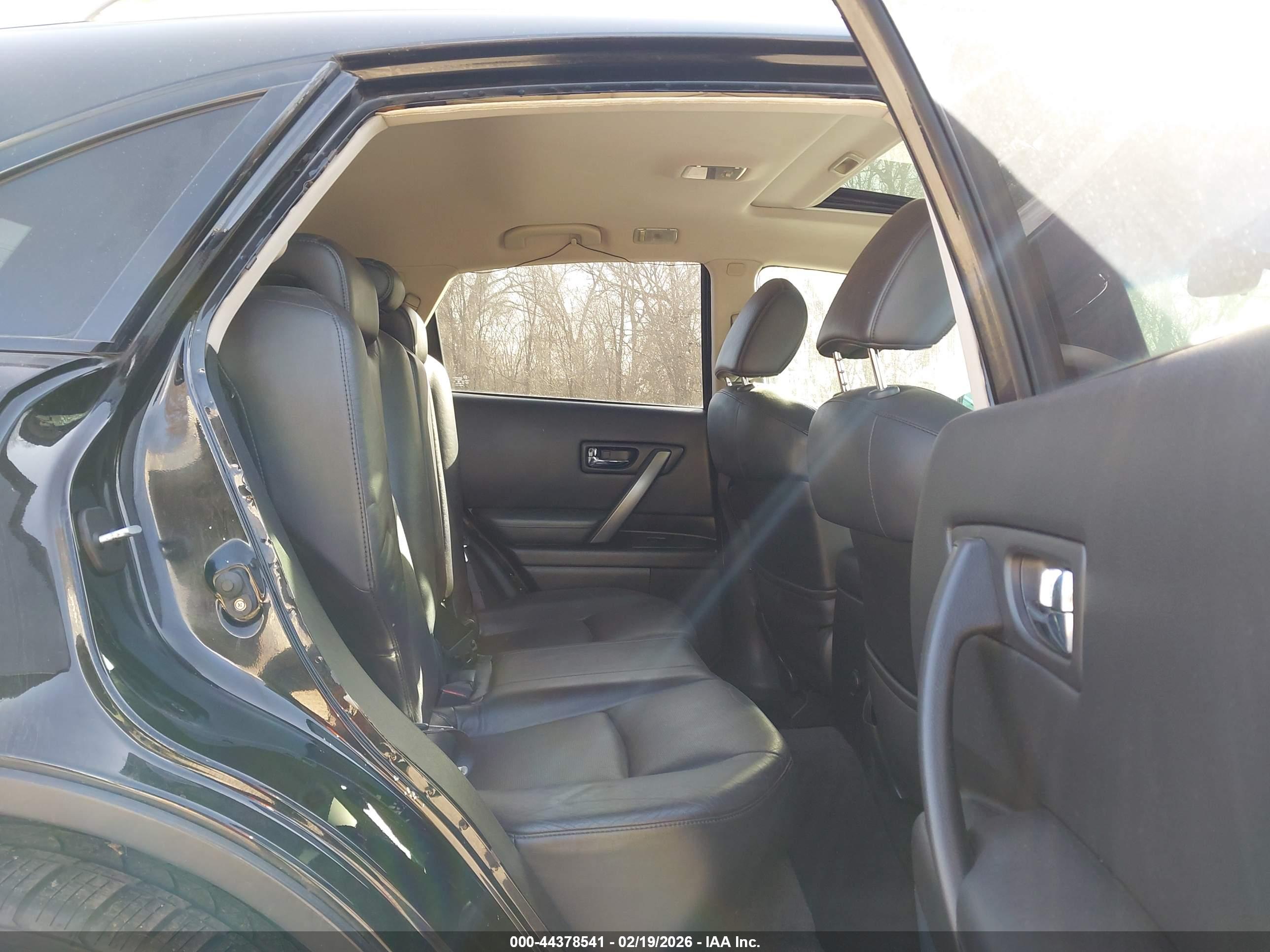 INFINITI FX35 image 8