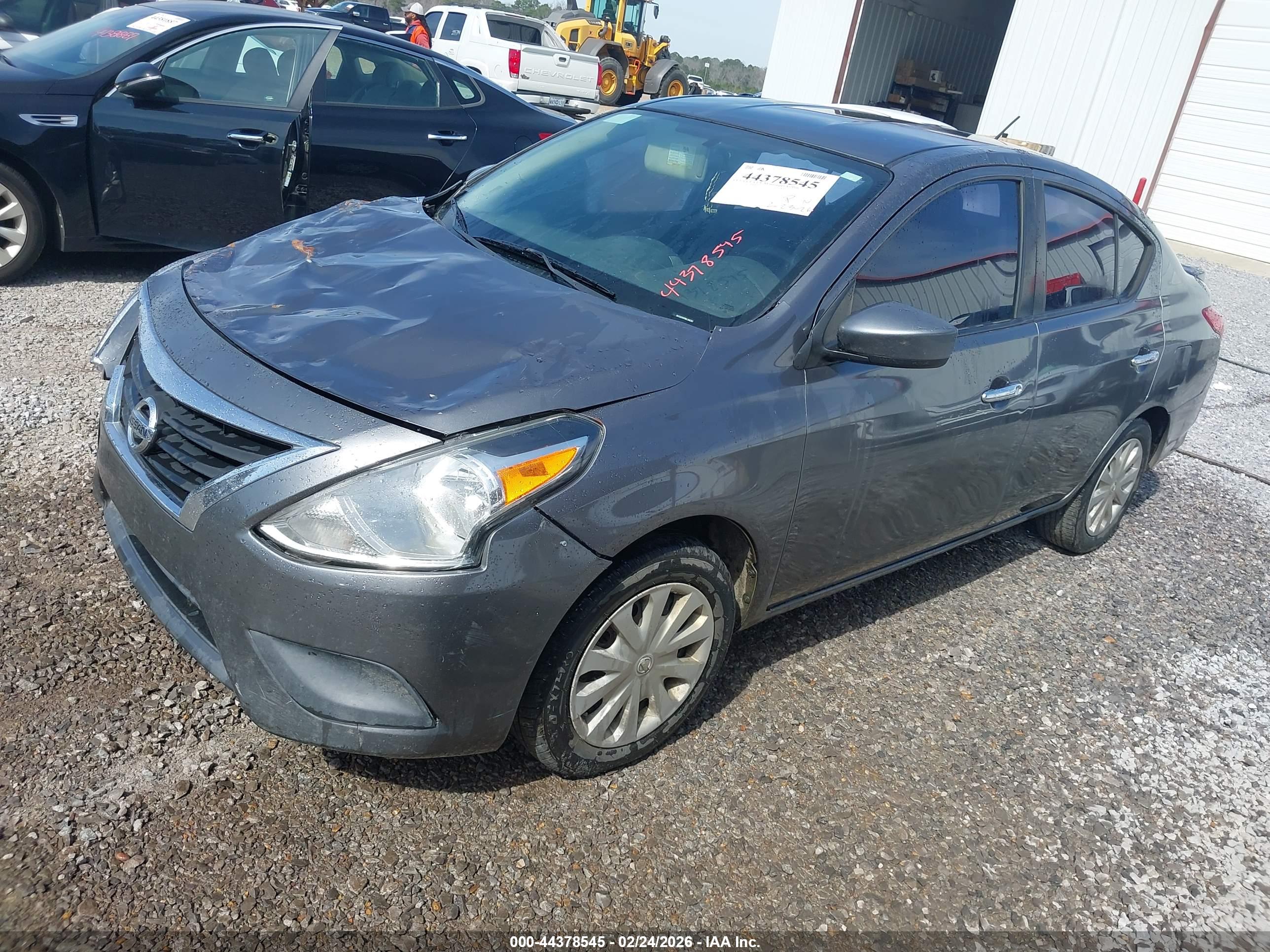 NISSAN VERSA image 2