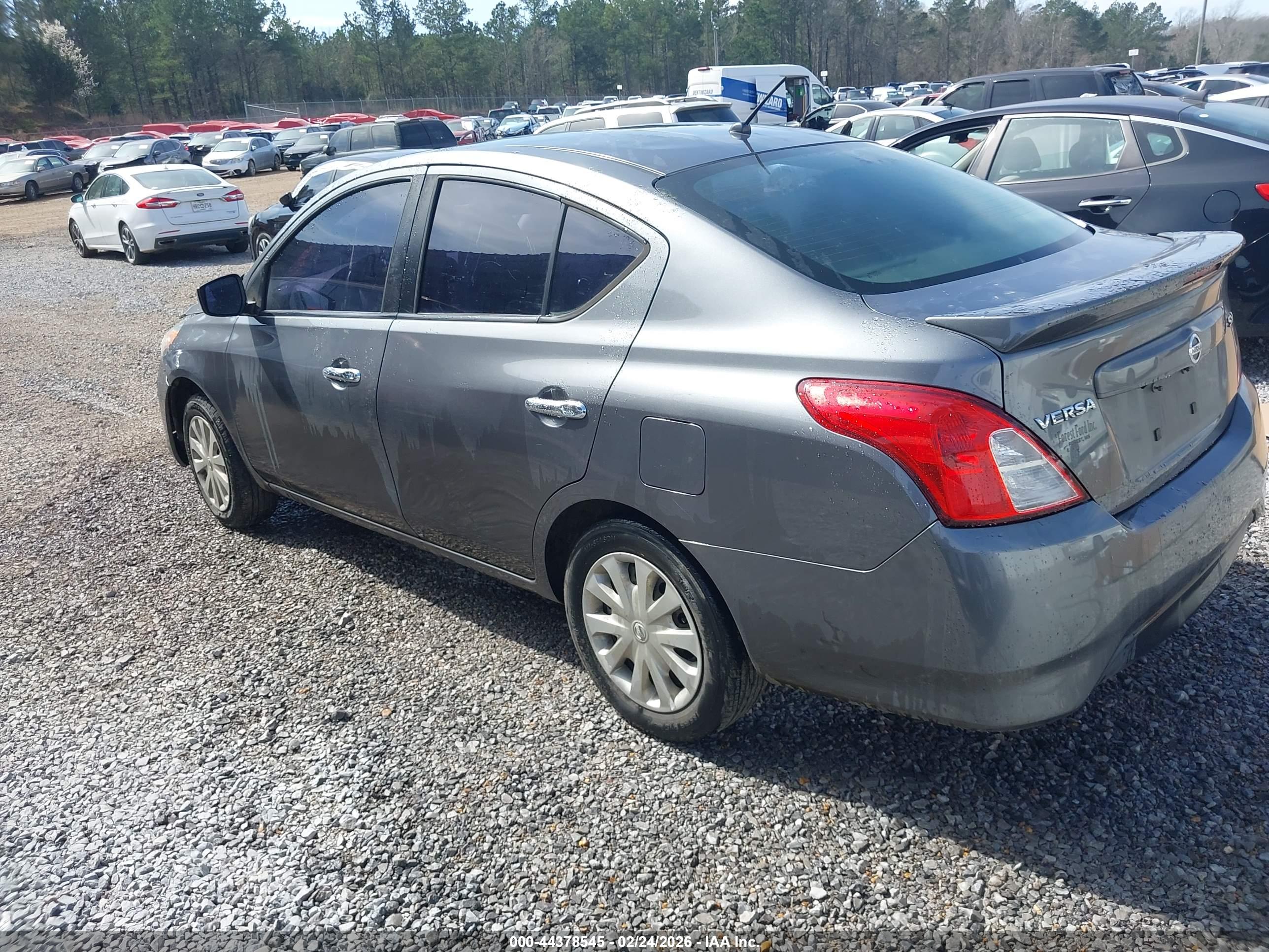 NISSAN VERSA image 3