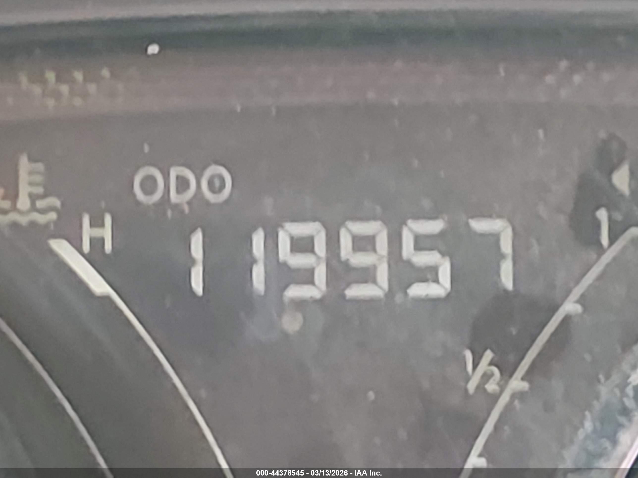 NISSAN VERSA image 7