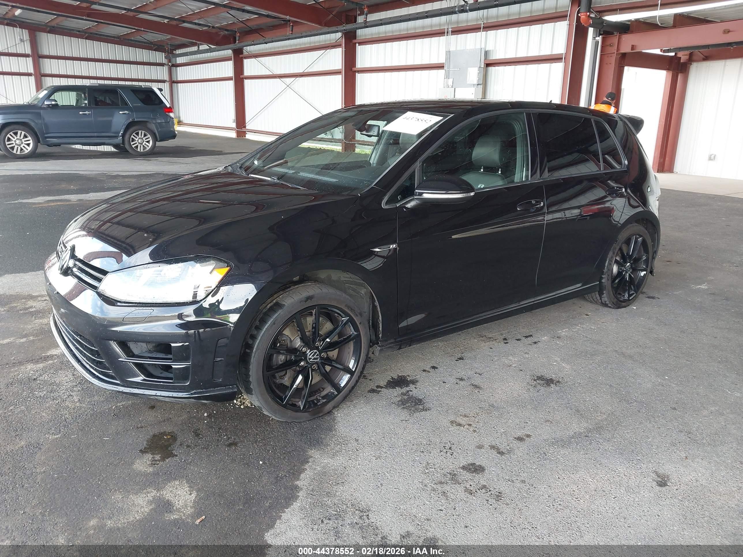 VOLKSWAGEN GOLF image 2