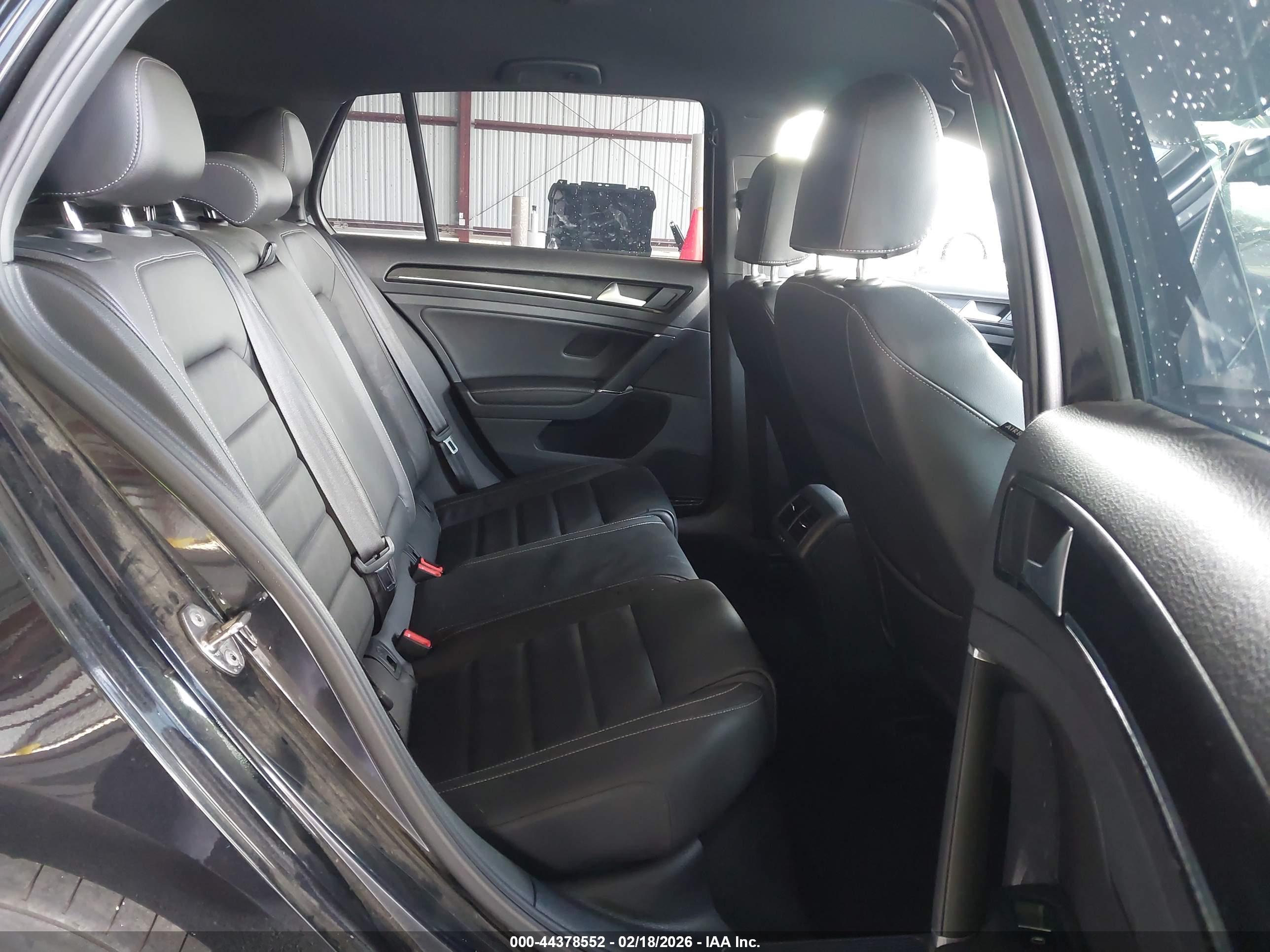 VOLKSWAGEN GOLF image 8
