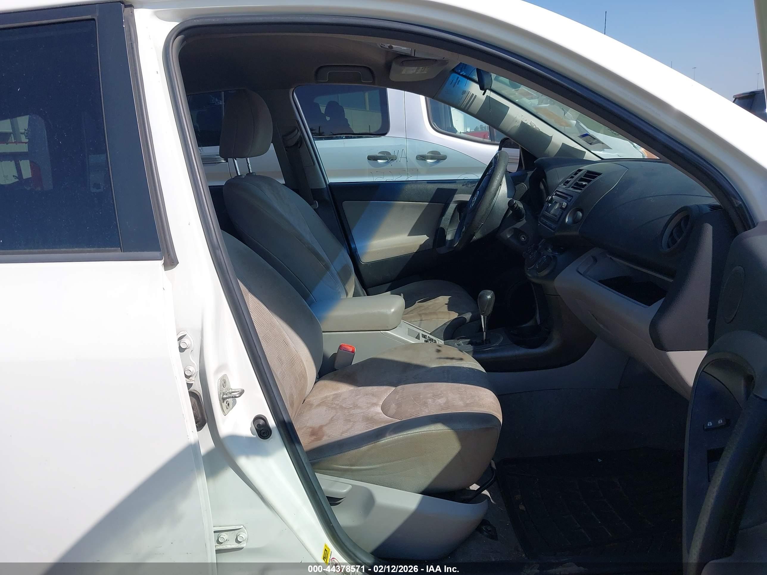 TOYOTA RAV4 image 5