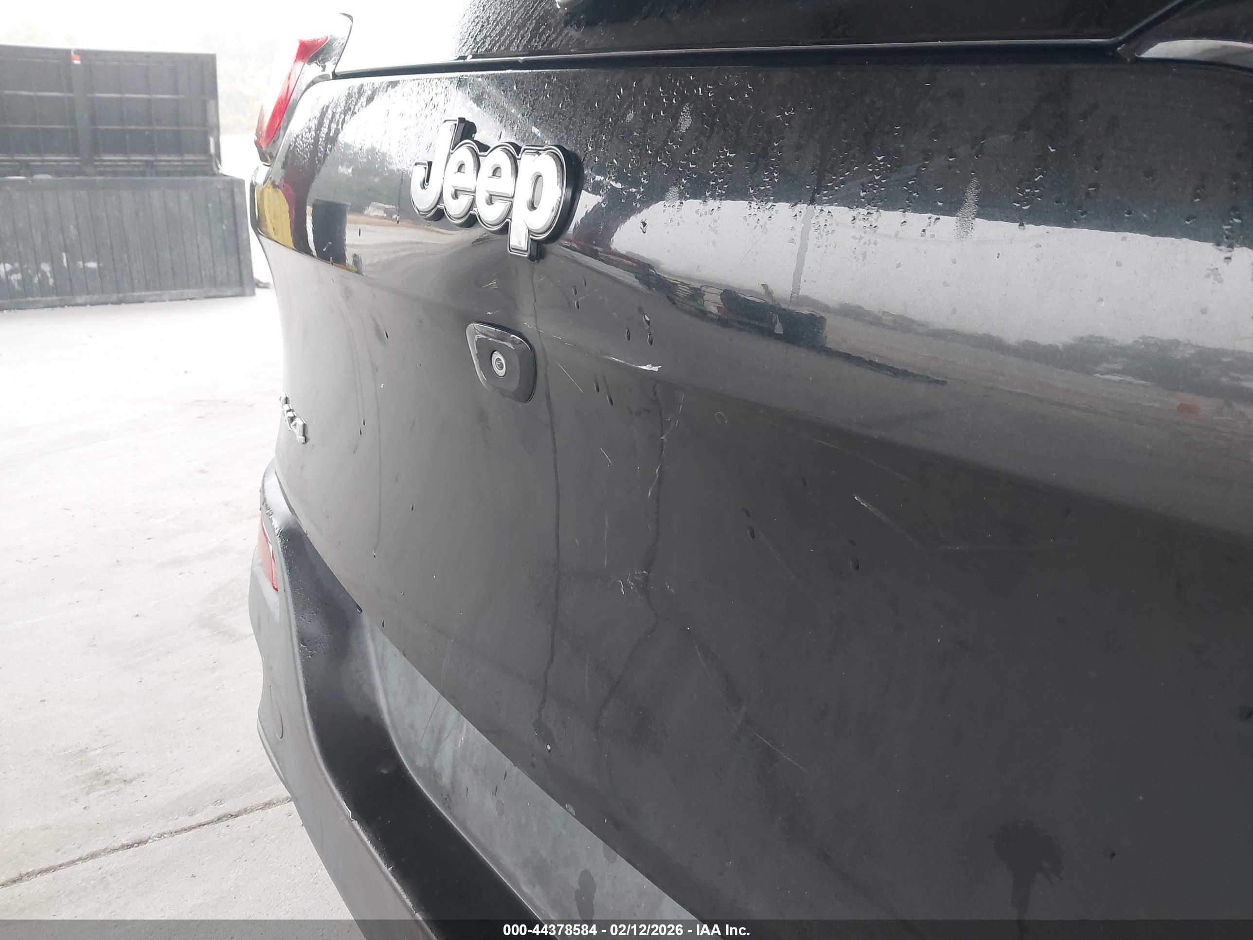JEEP CHEROKEE image 6