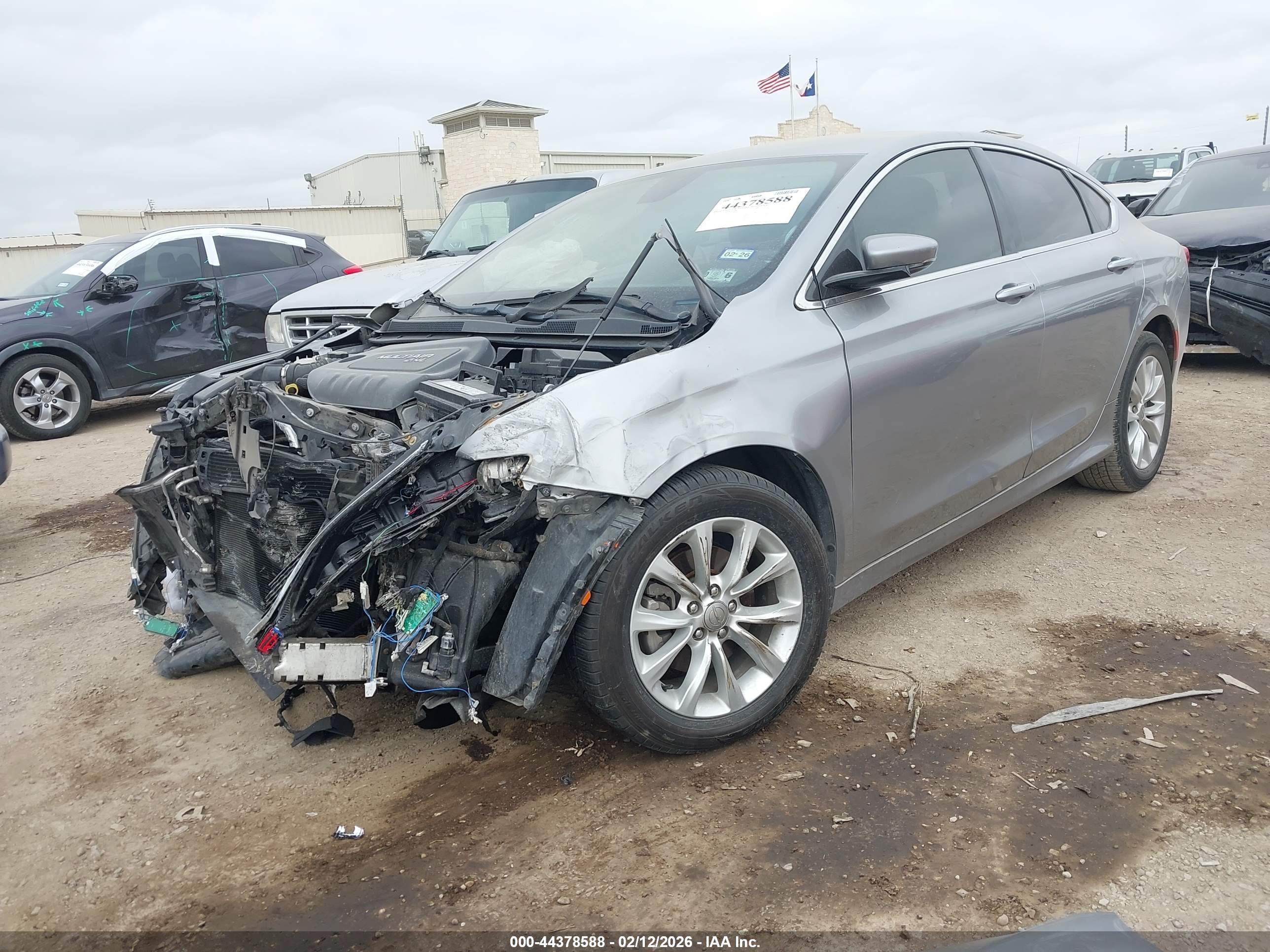 CHRYSLER 200 image 2