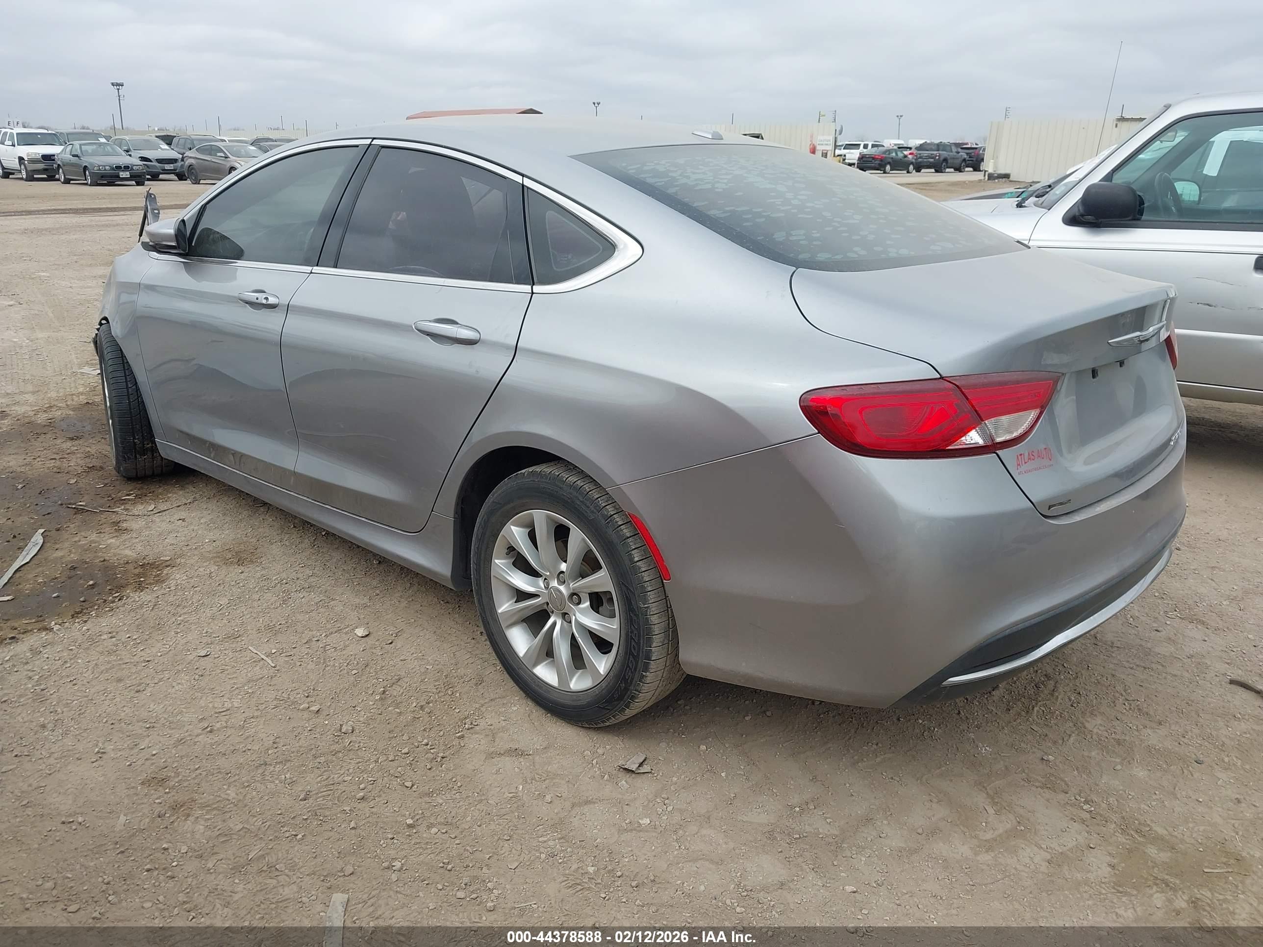 CHRYSLER 200 image 3