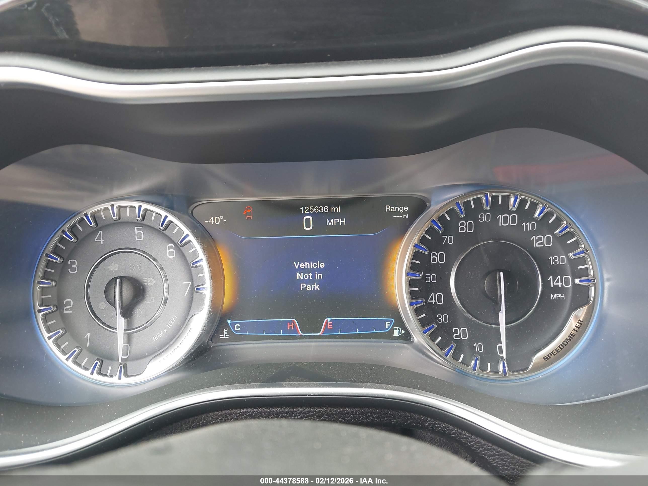 CHRYSLER 200 image 7