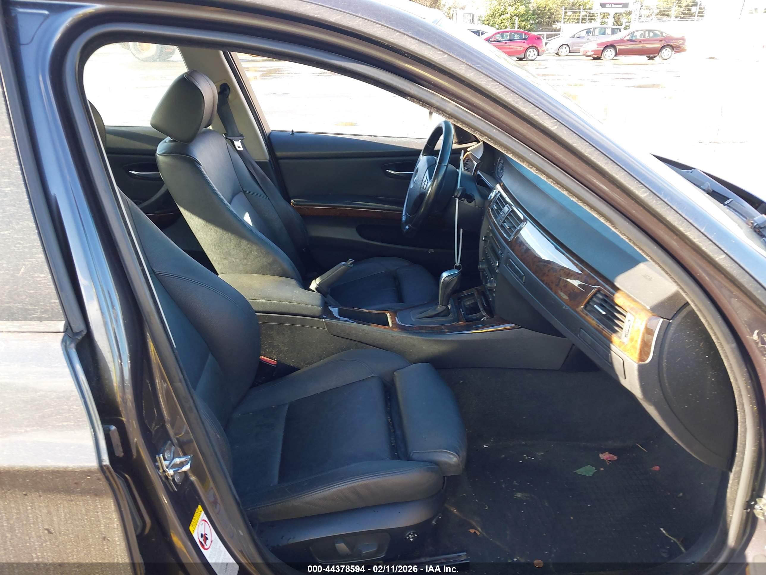 BMW 325XI image 5