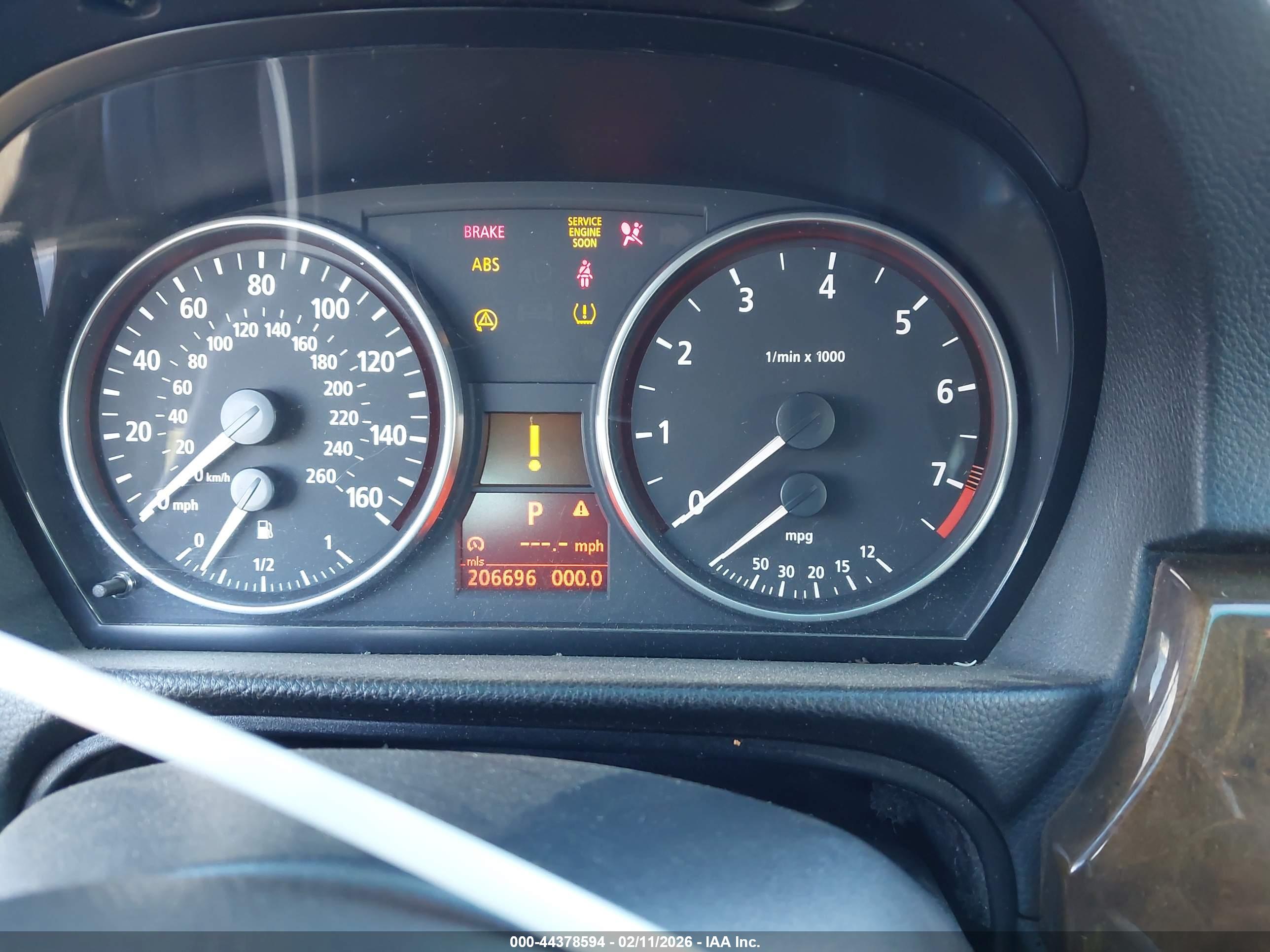 BMW 325XI image 7