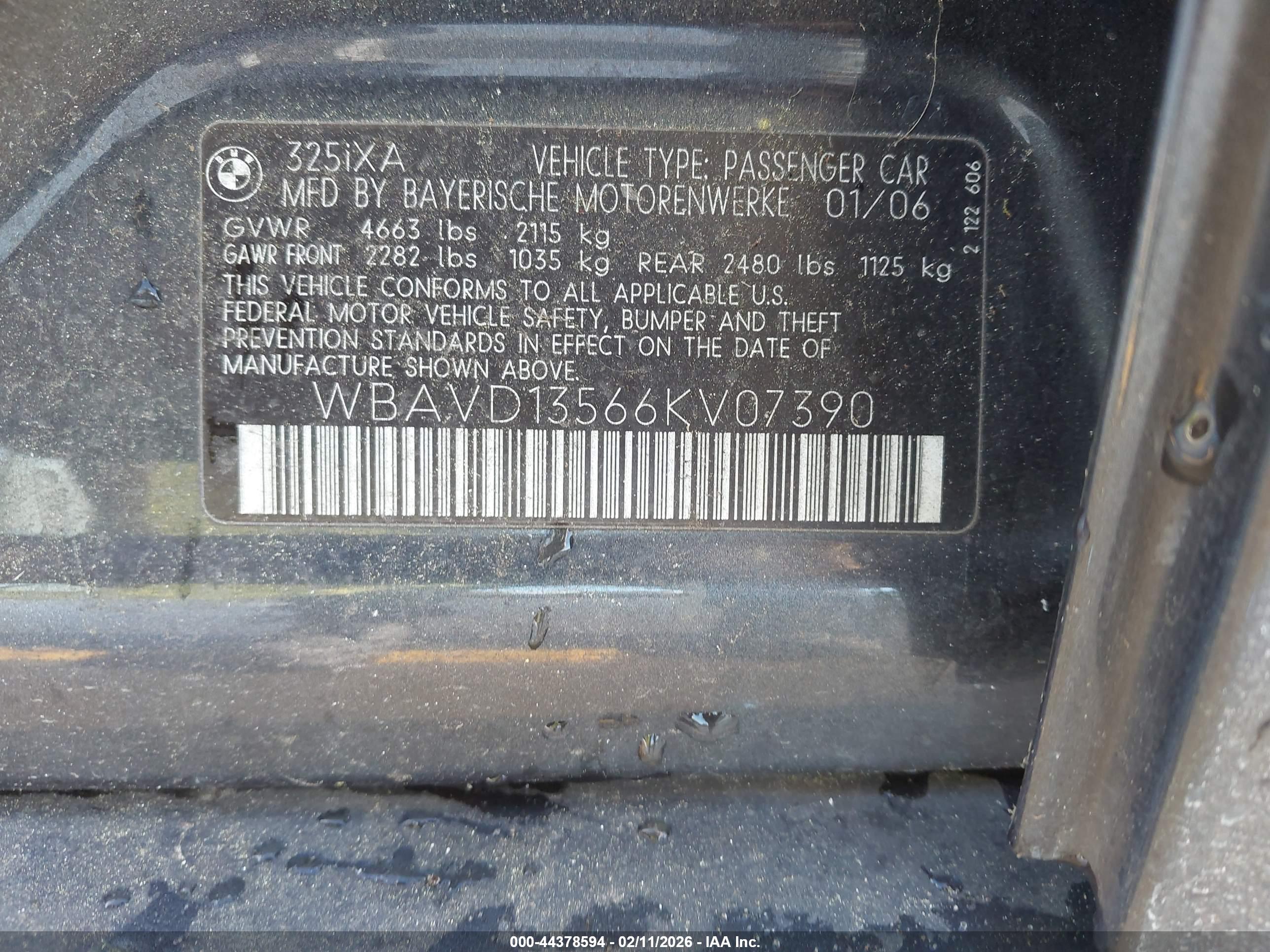 BMW 325XI image 9