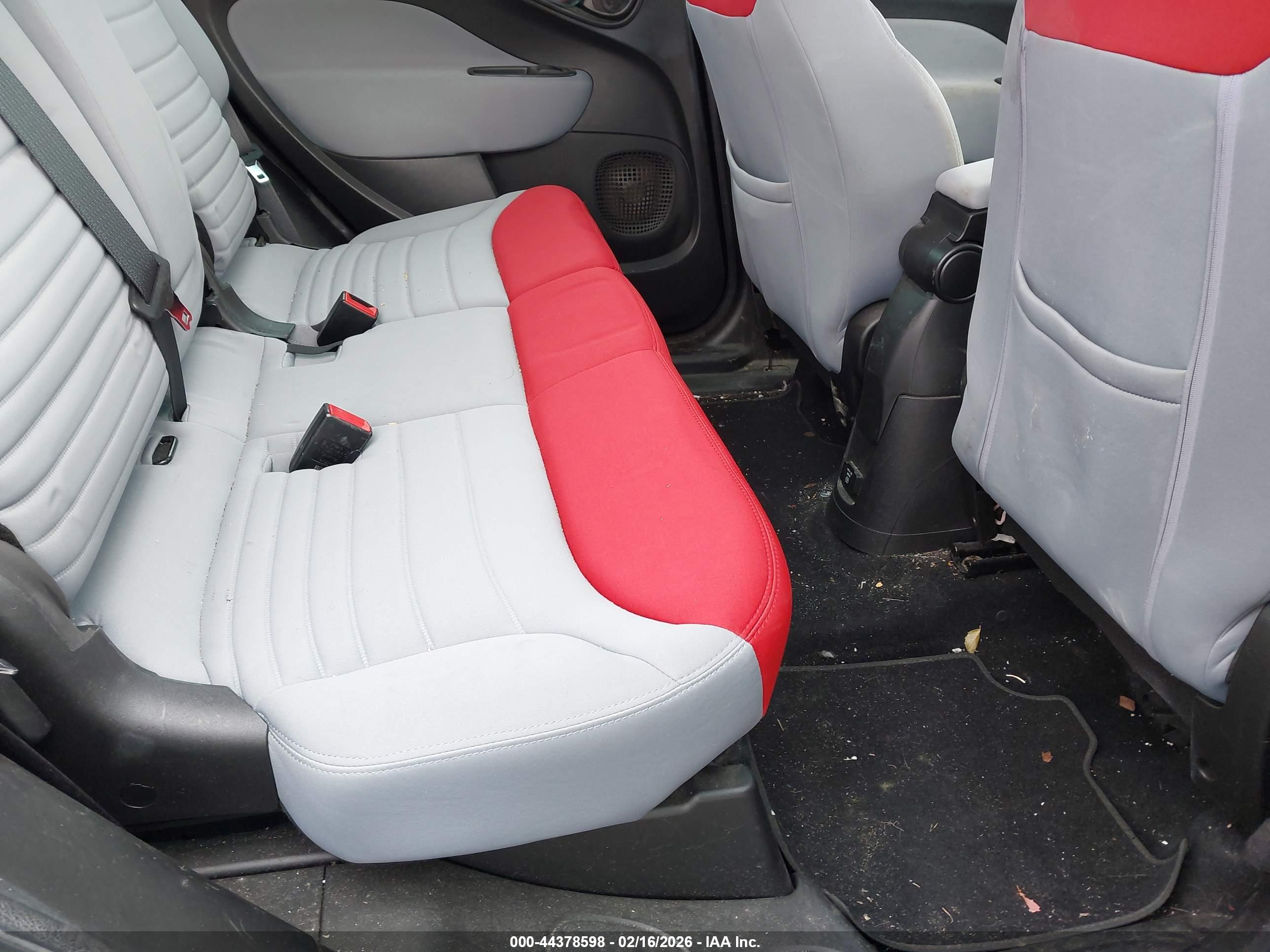 FIAT 500L image 8