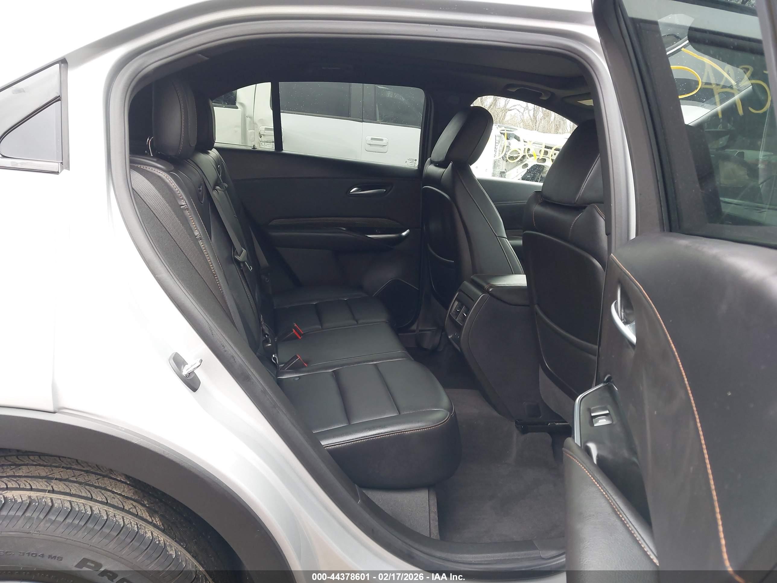 CADILLAC XT4 image 8