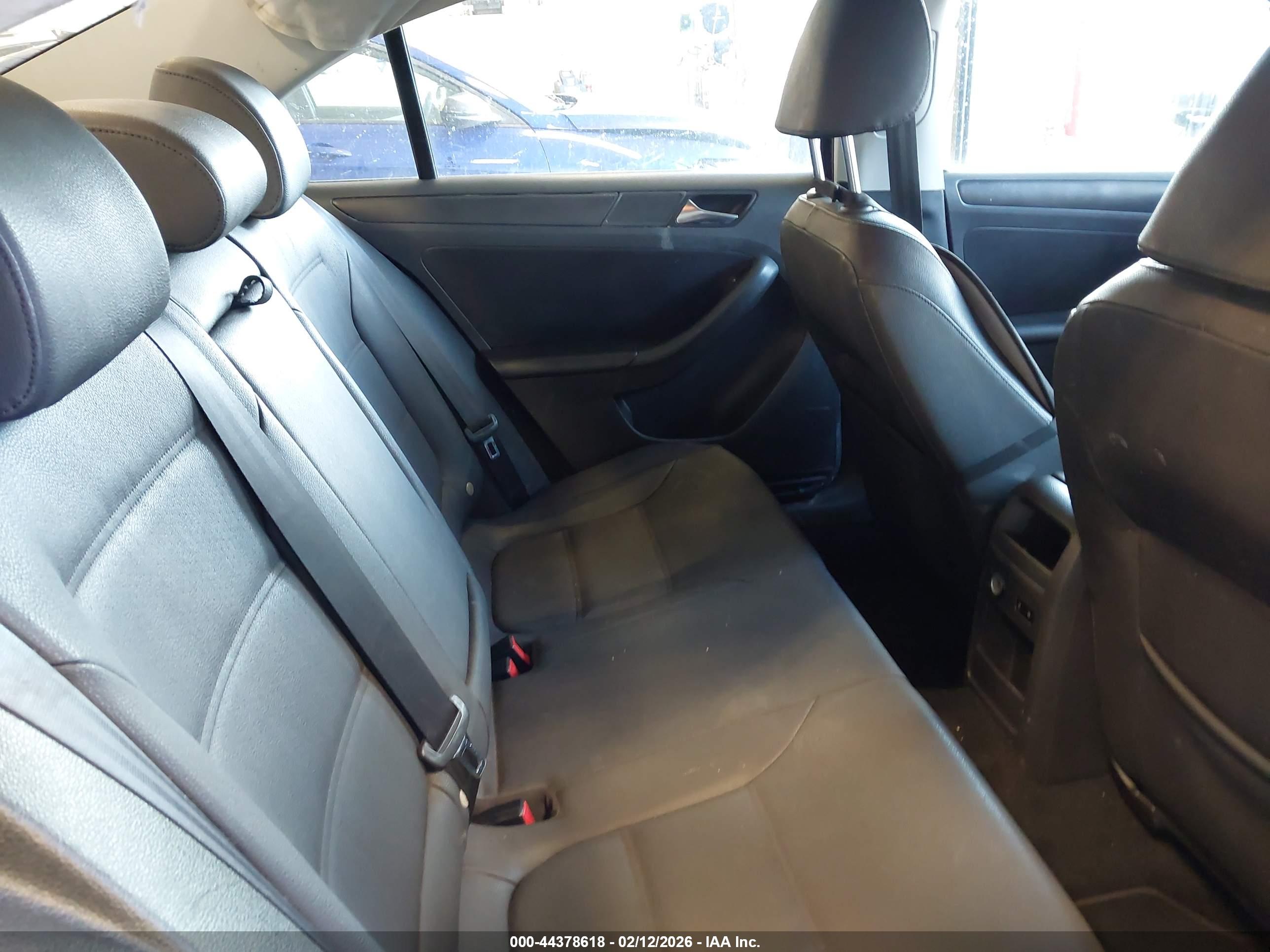 VOLKSWAGEN JETTA image 8