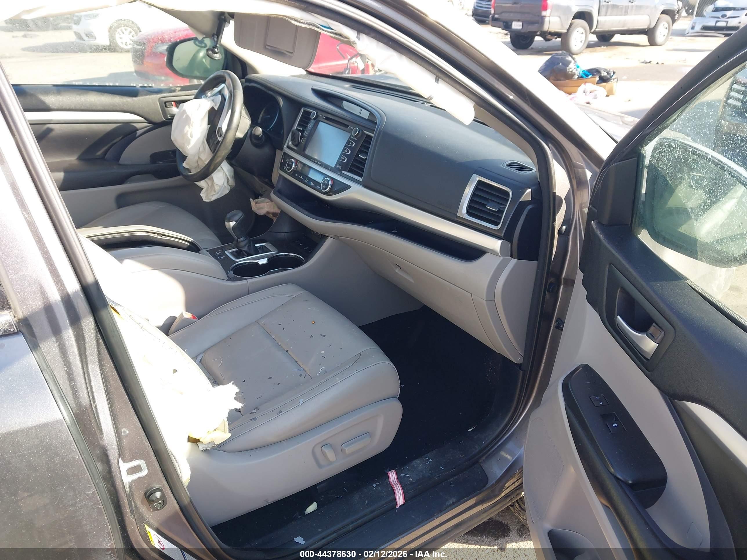 TOYOTA HIGHLANDER image 5