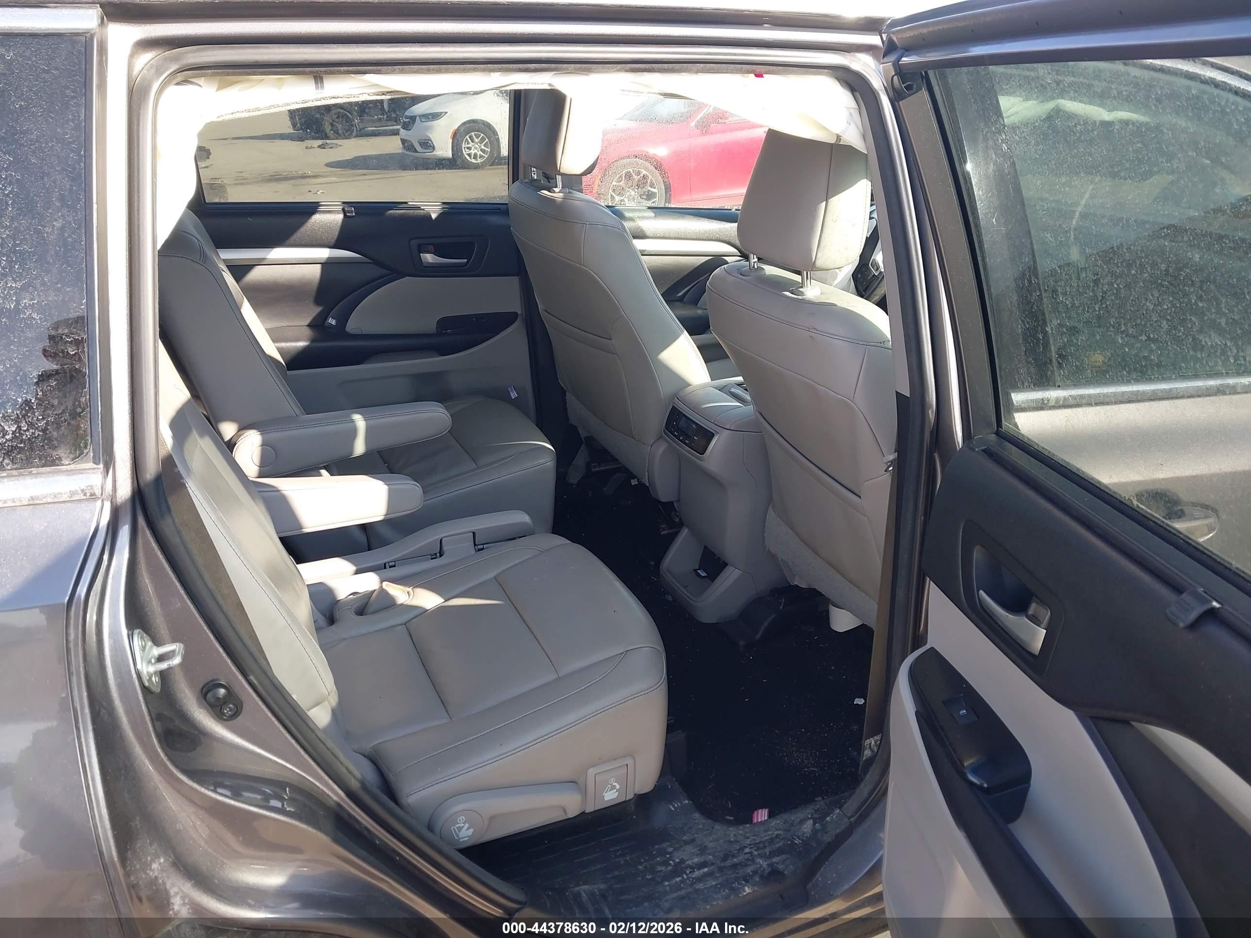 TOYOTA HIGHLANDER image 8