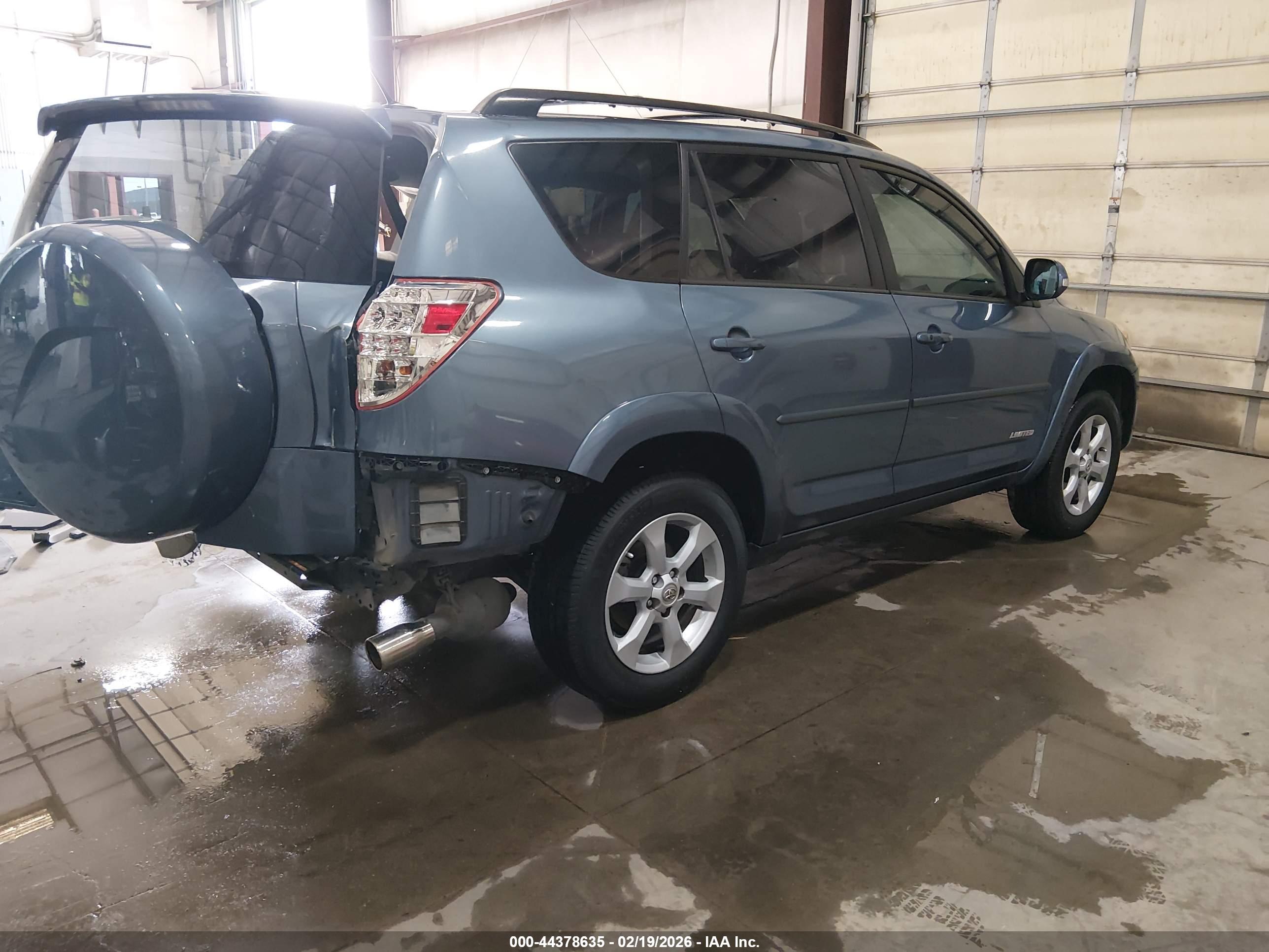 TOYOTA RAV4 image 4