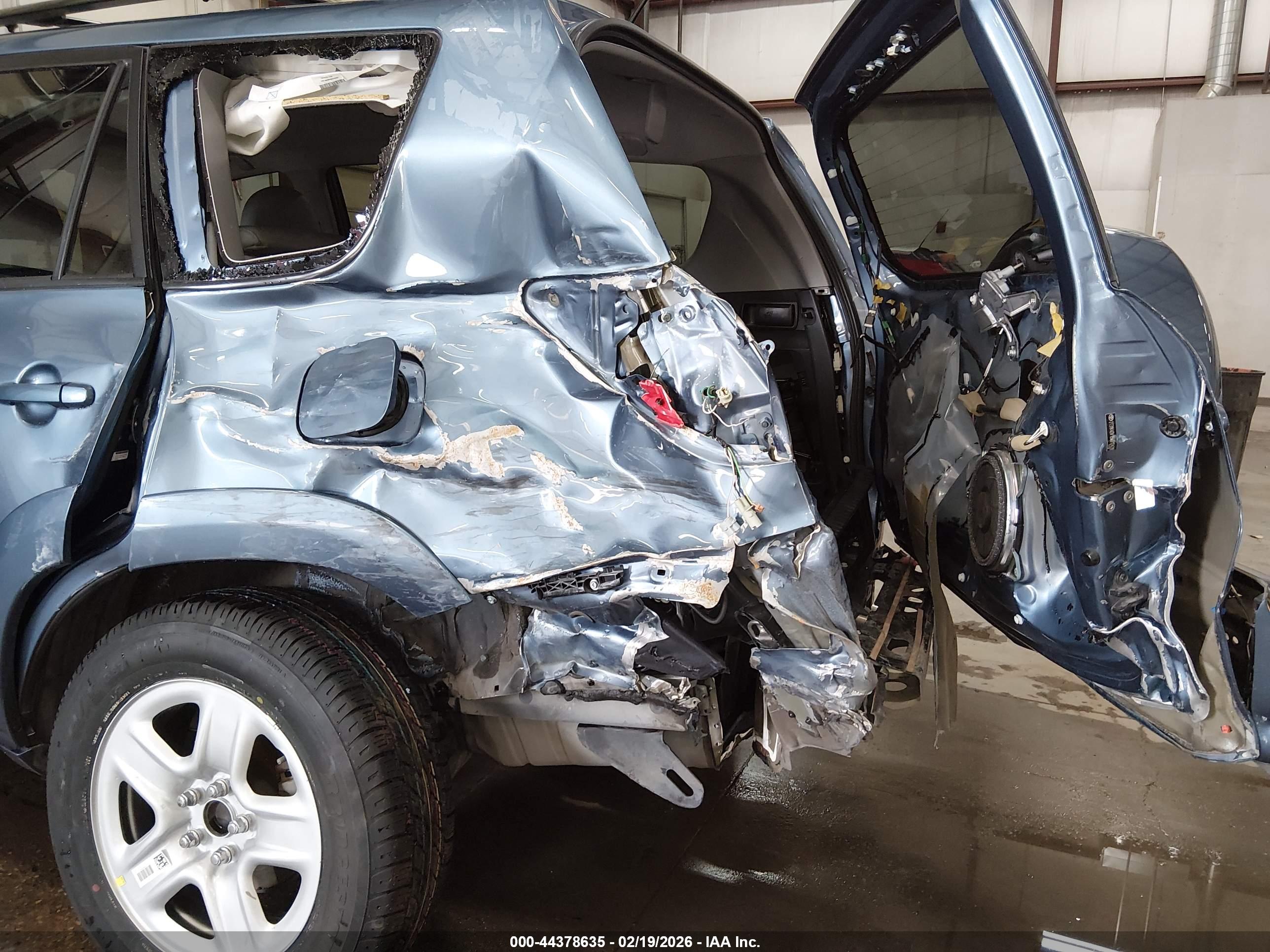 TOYOTA RAV4 image 6