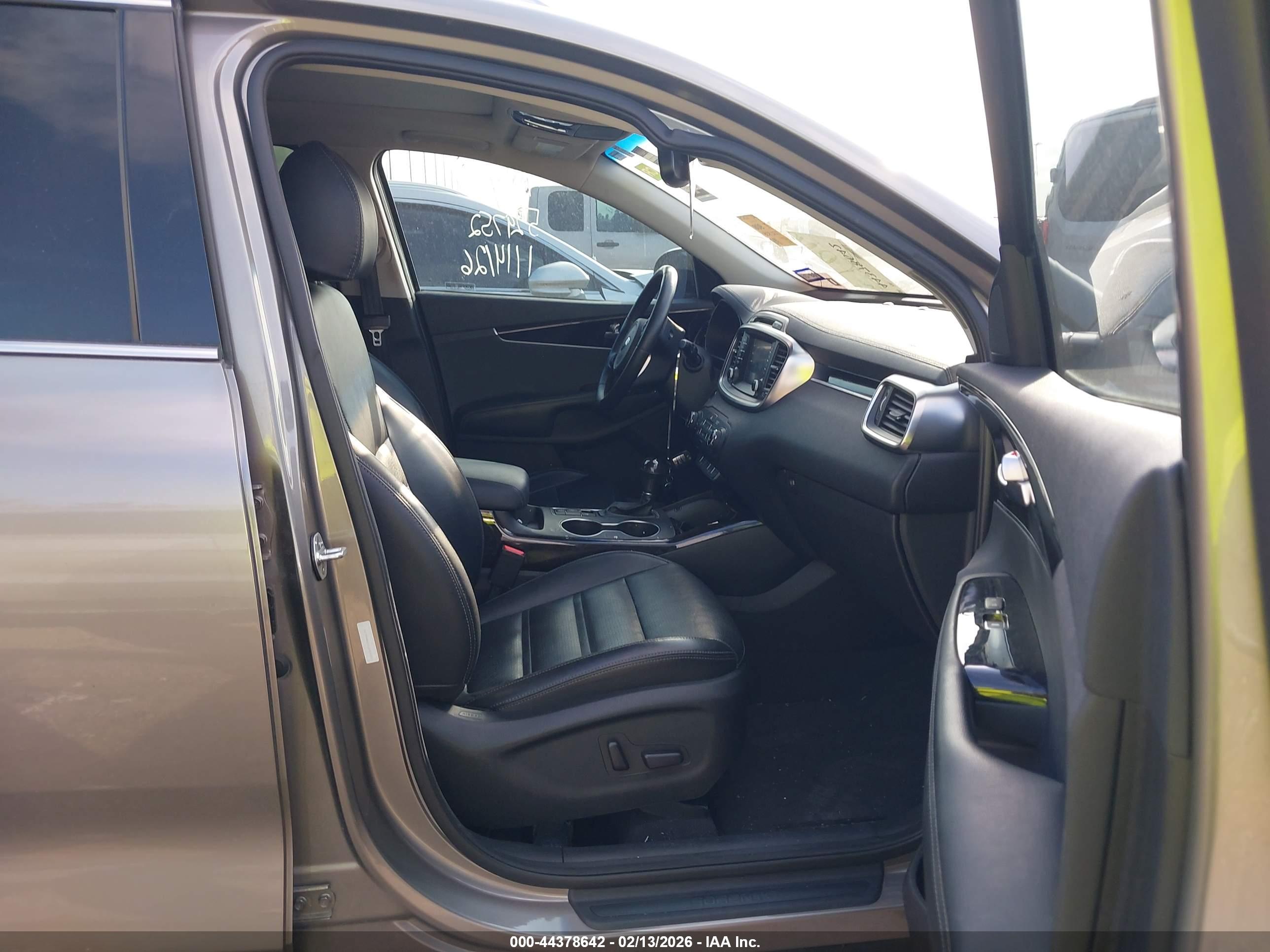 KIA SORENTO image 5