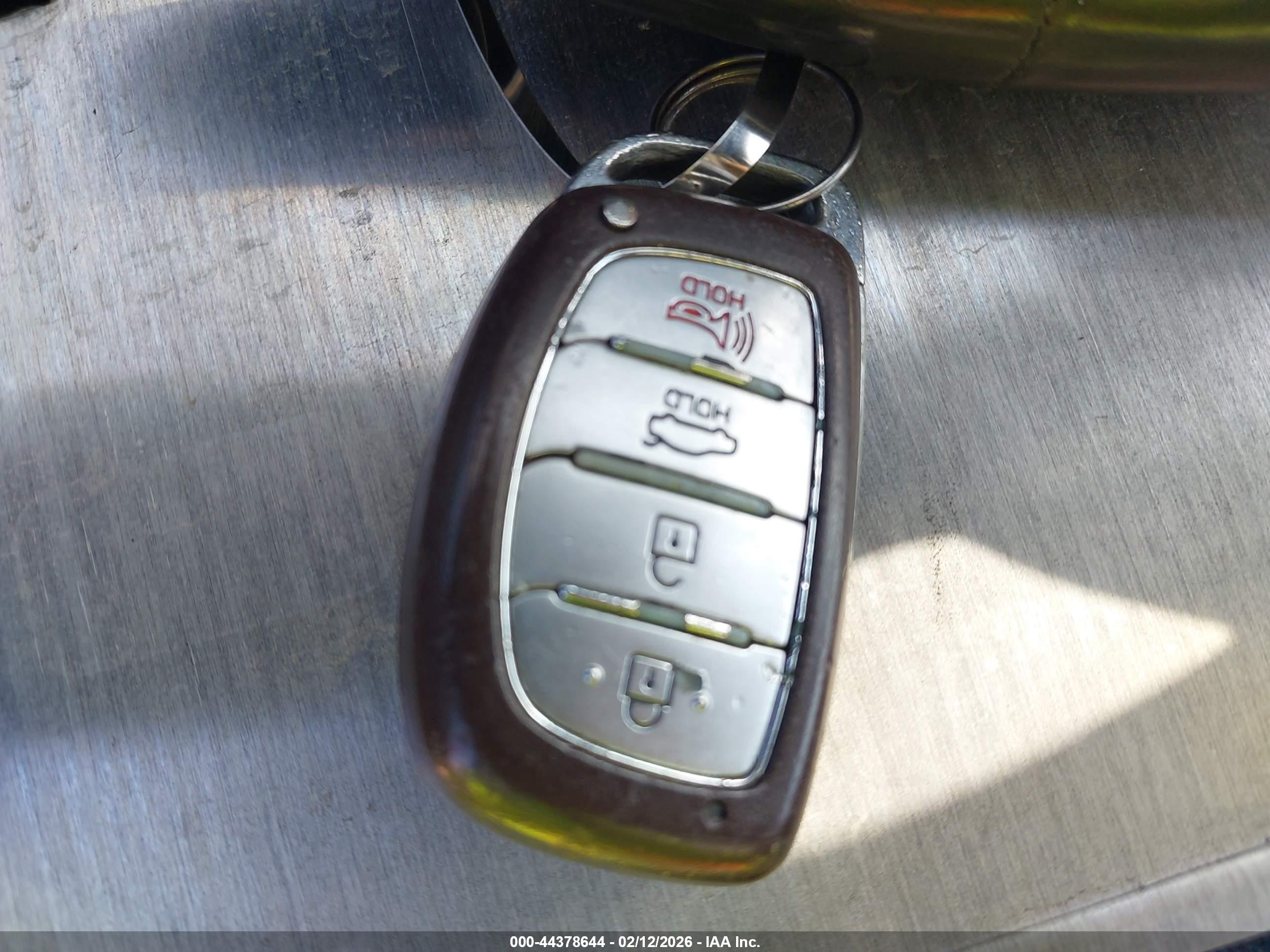 HYUNDAI ELANTRA image 11