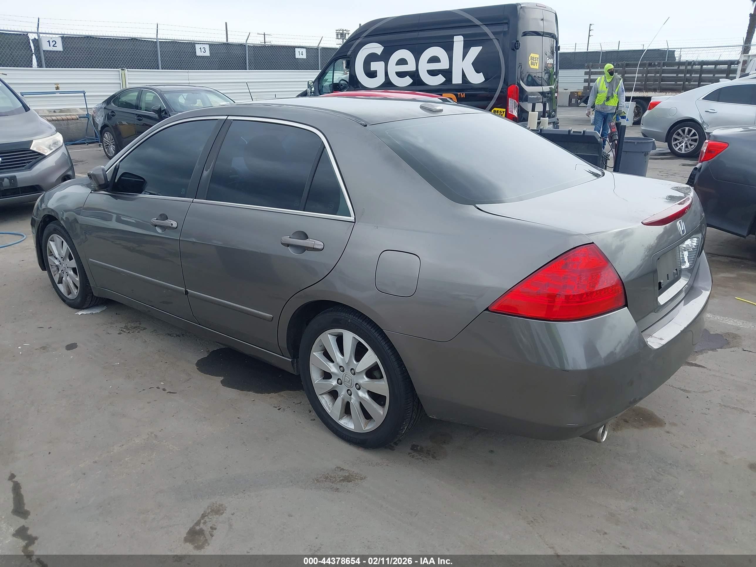 HONDA ACCORD image 3