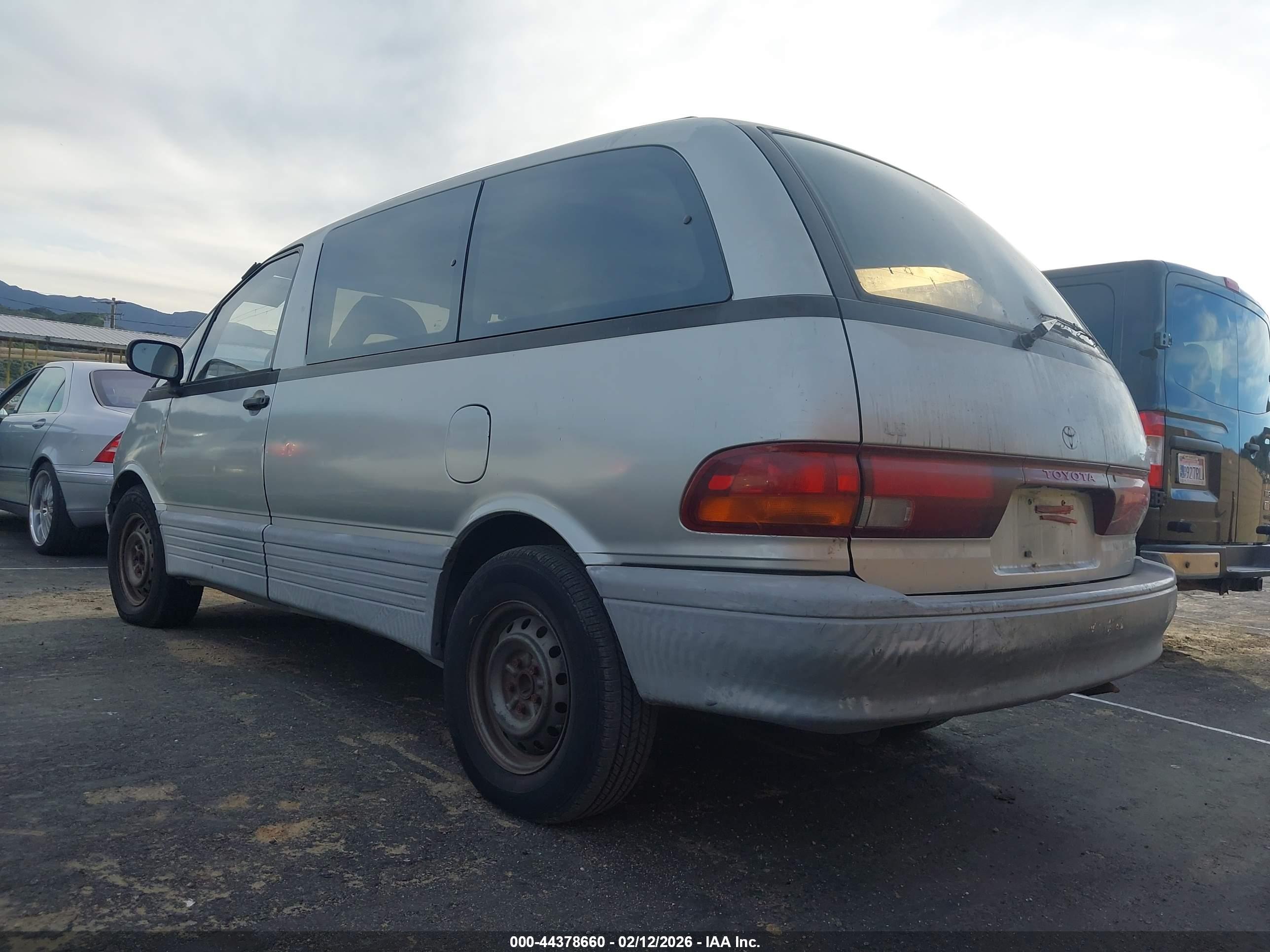 TOYOTA PREVIA image 3