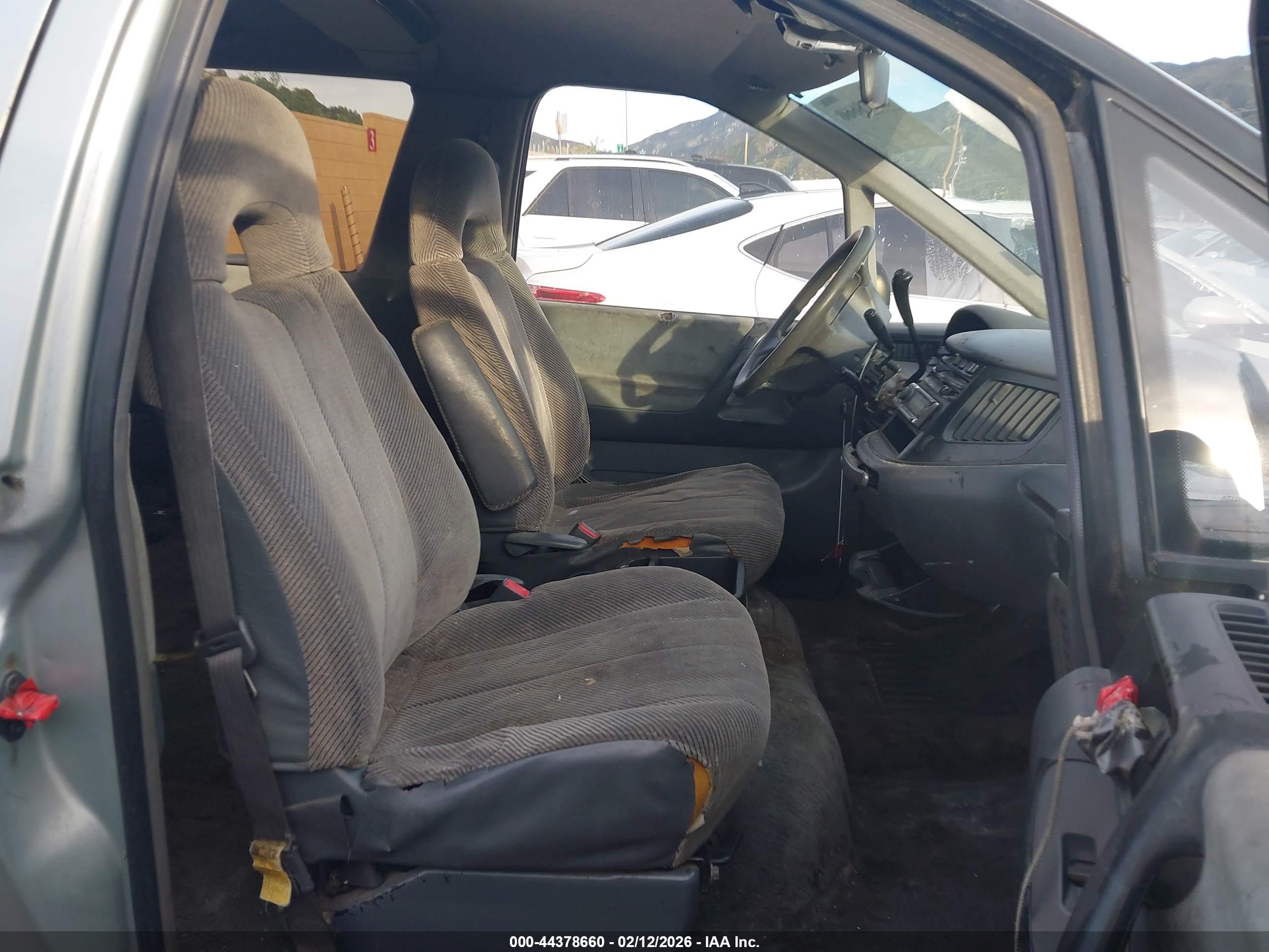 TOYOTA PREVIA image 5