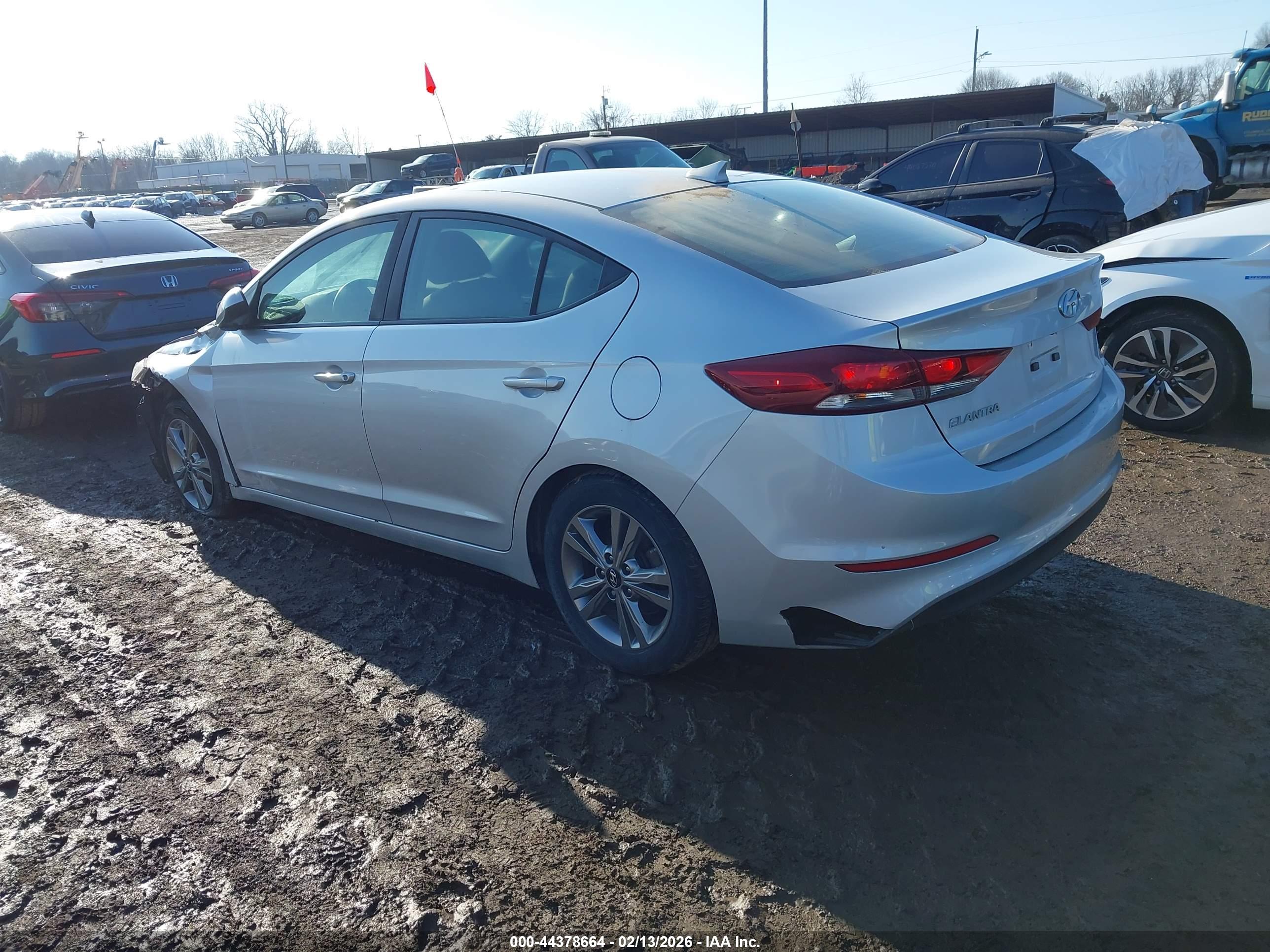HYUNDAI ELANTRA image 3