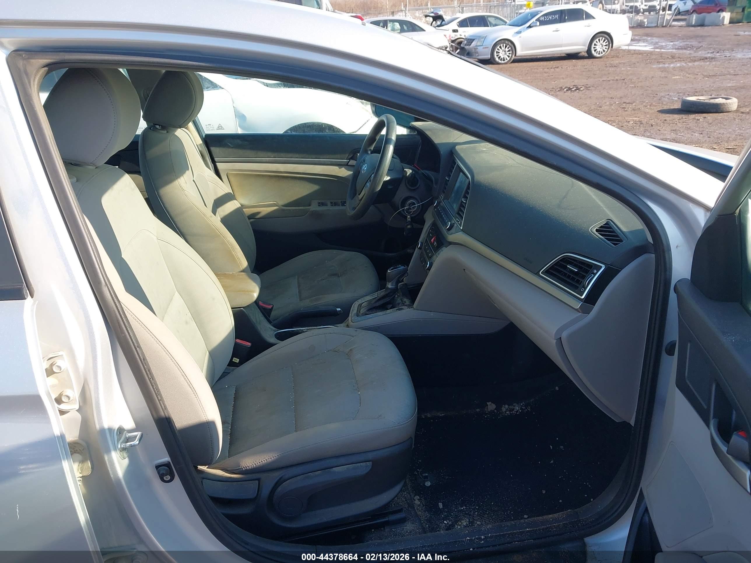 HYUNDAI ELANTRA image 5