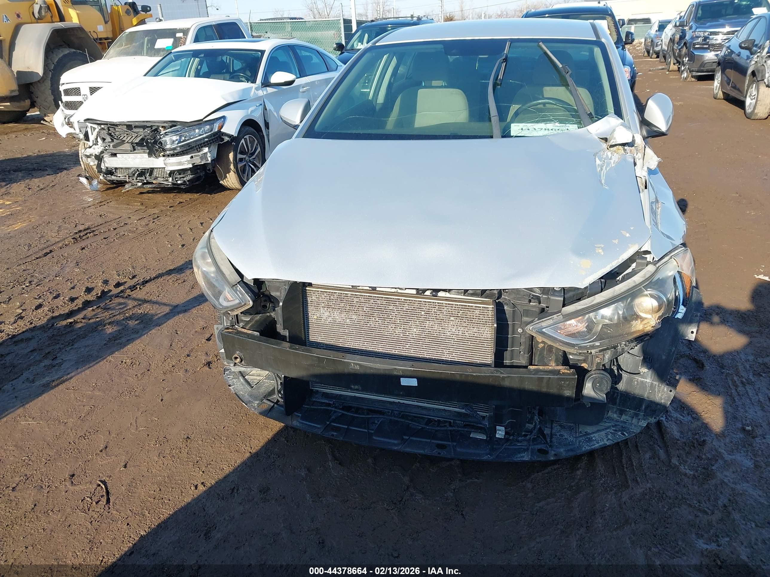 HYUNDAI ELANTRA image 6