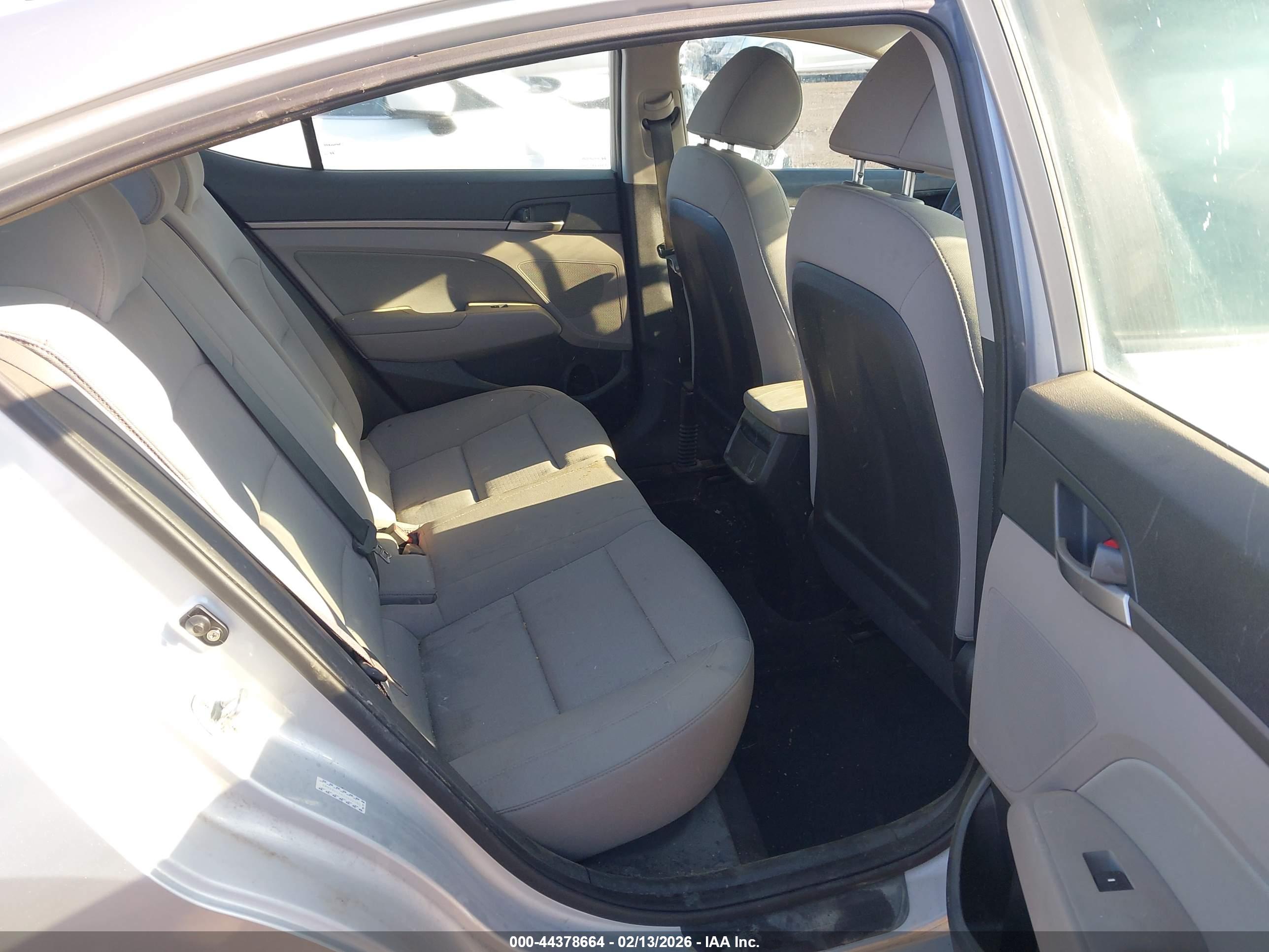 HYUNDAI ELANTRA image 8