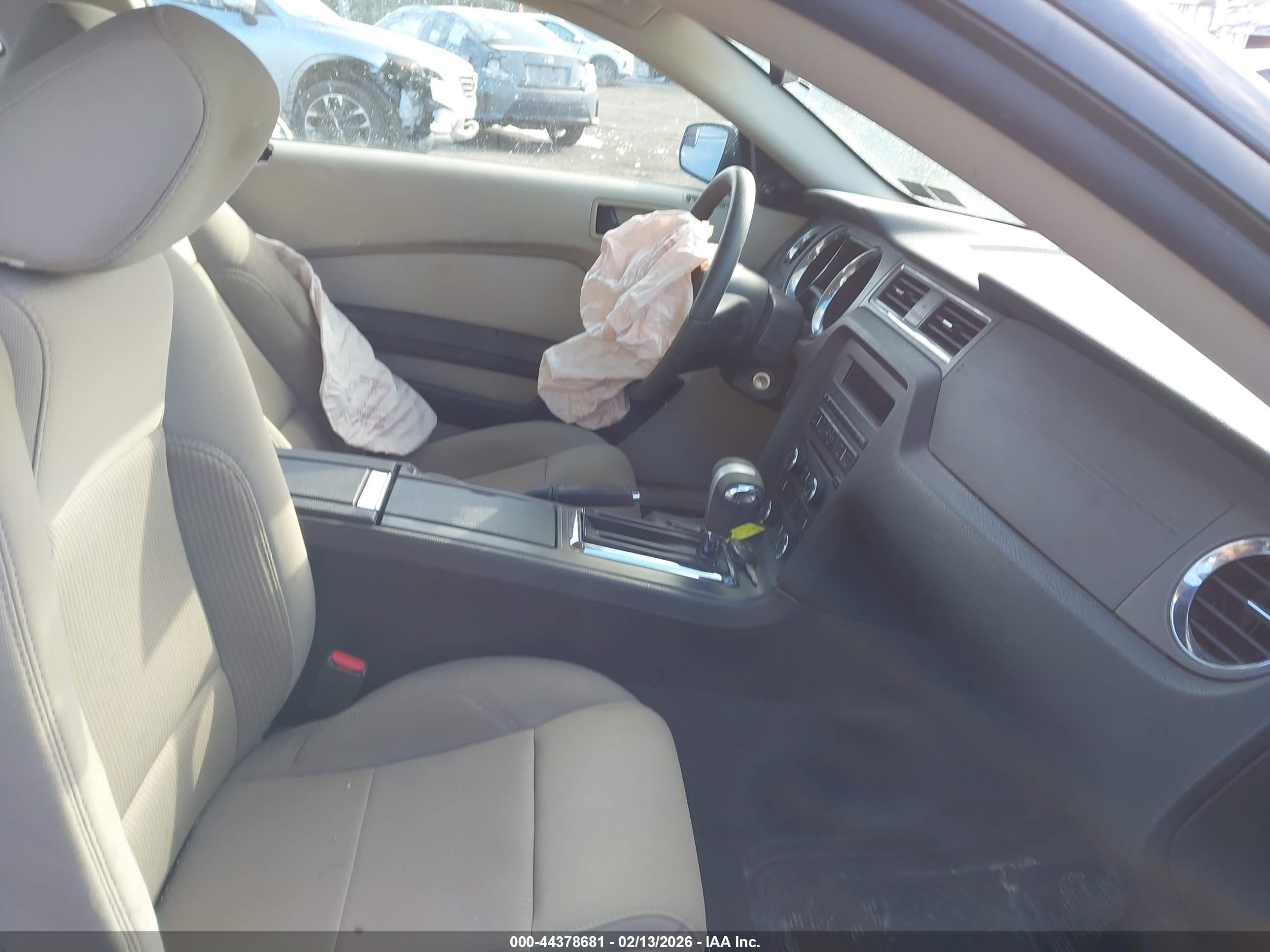 FORD MUSTANG image 5