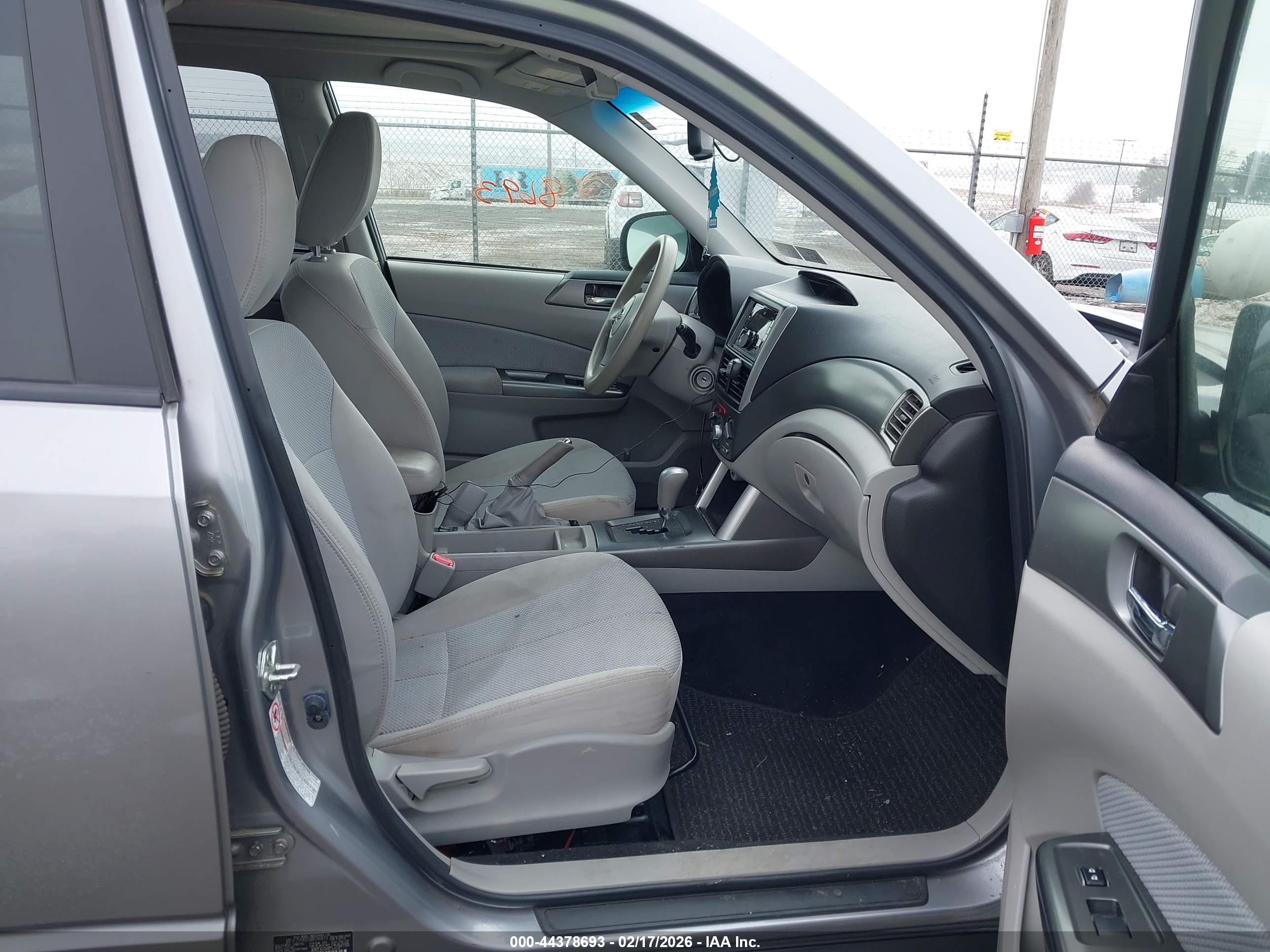 SUBARU FORESTER image 5