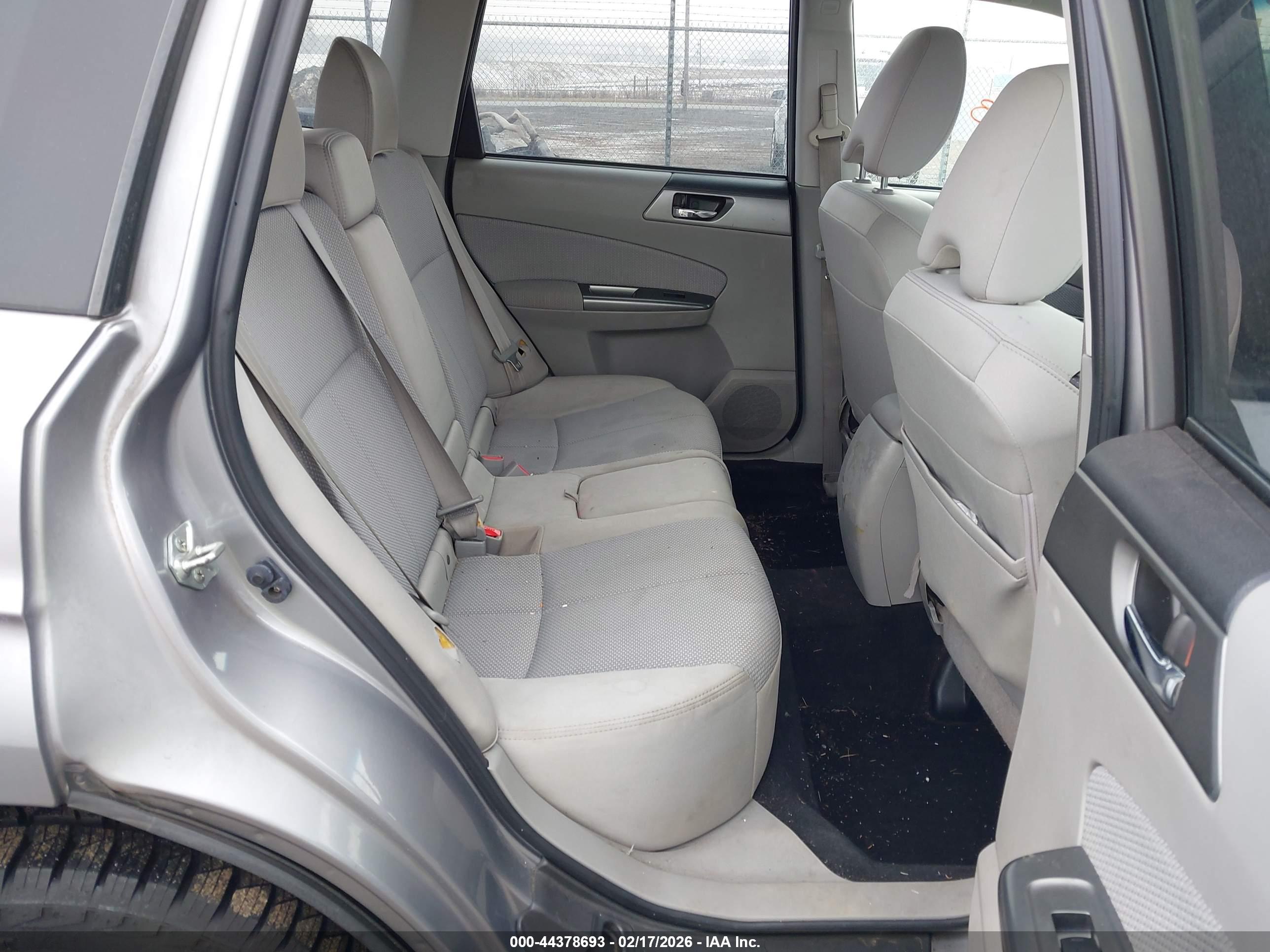 SUBARU FORESTER image 8