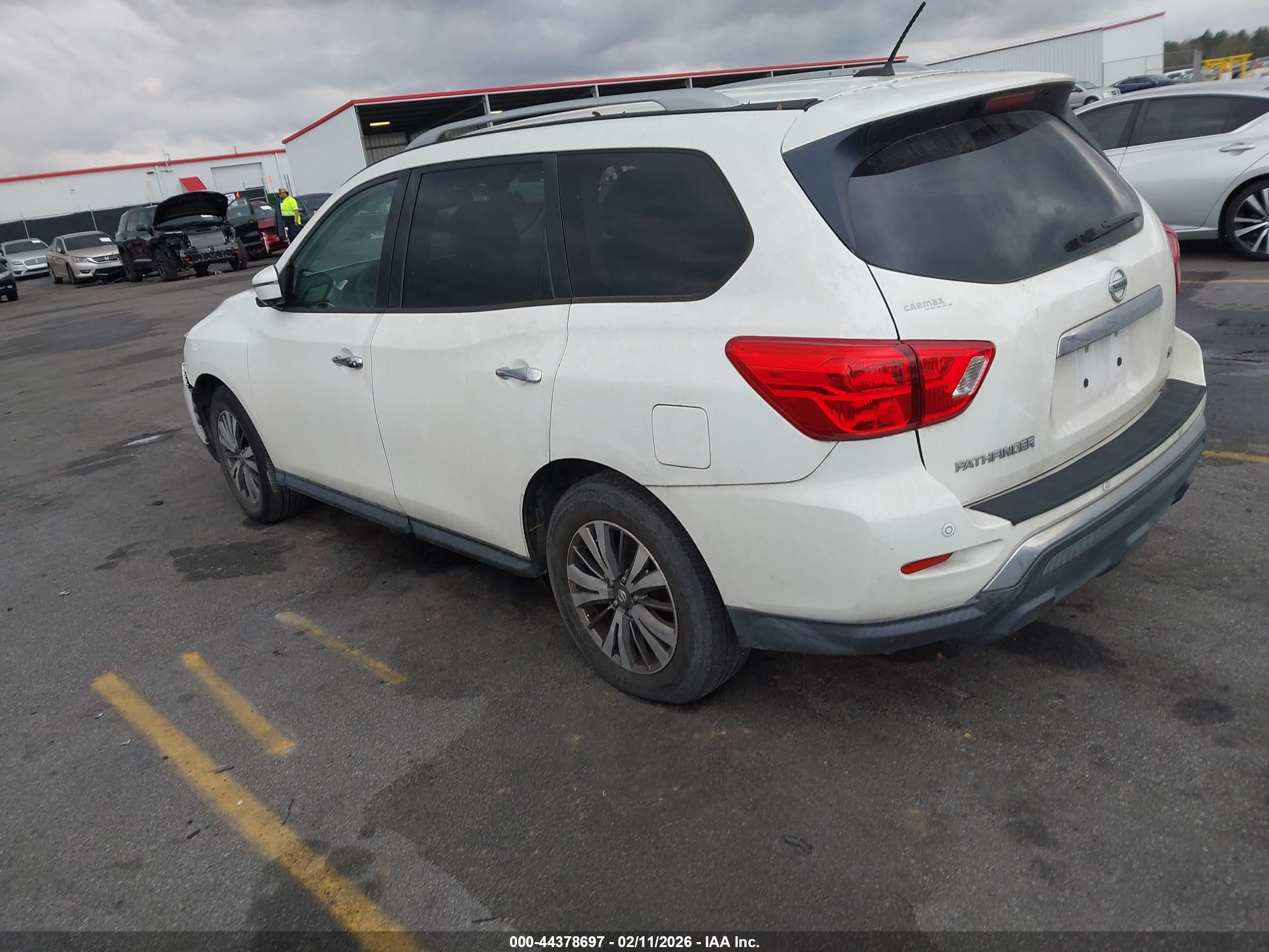 NISSAN PATHFINDER image 3