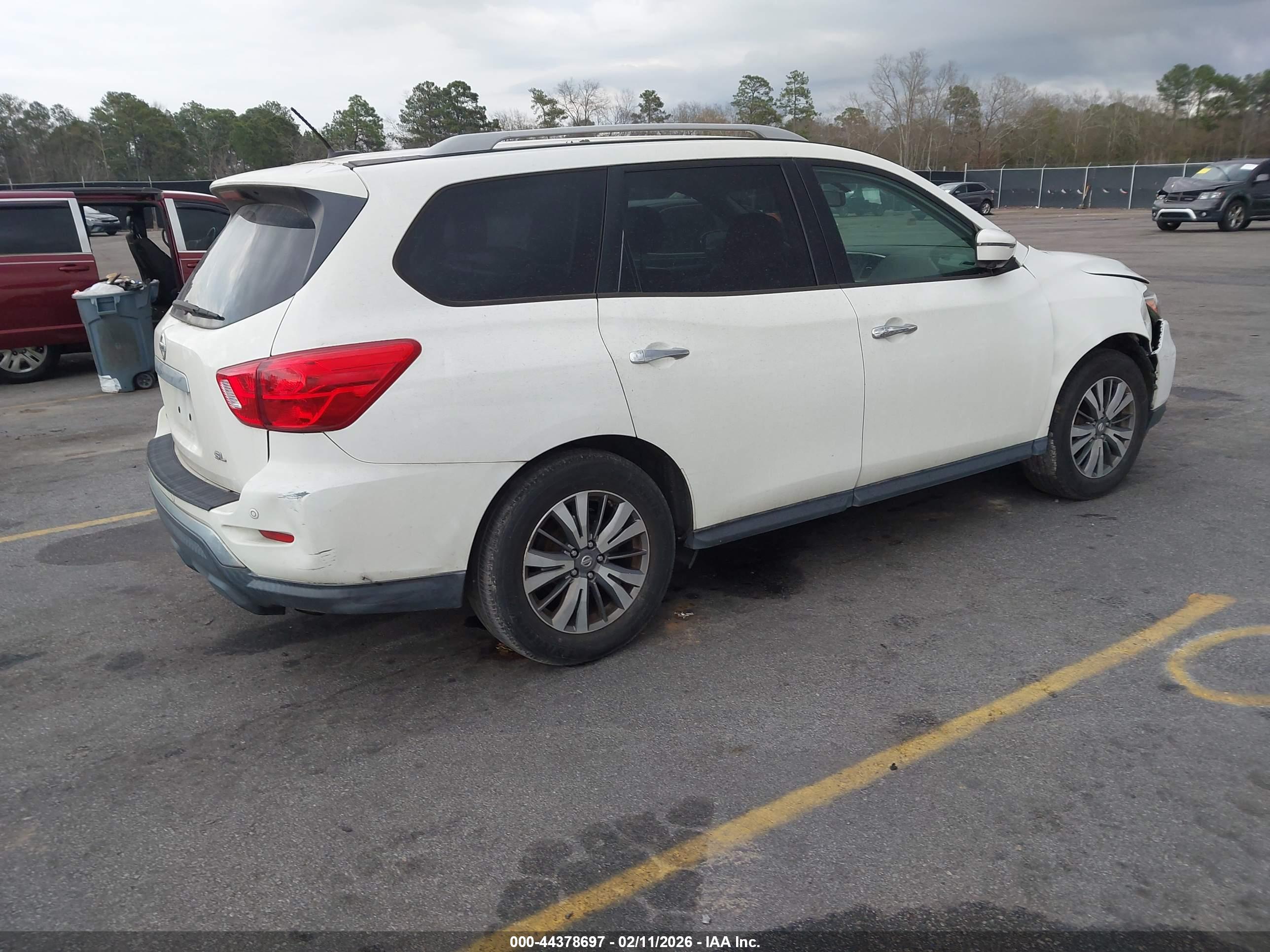 NISSAN PATHFINDER image 4