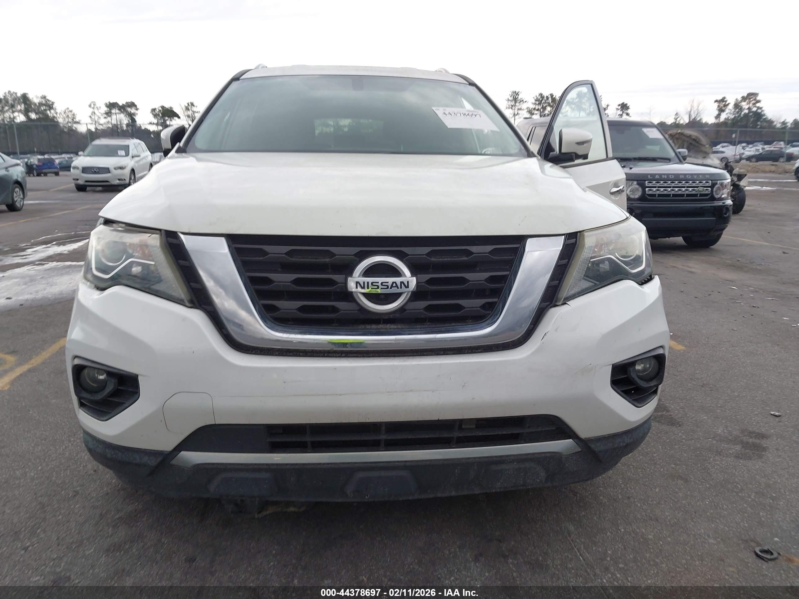 NISSAN PATHFINDER image 6