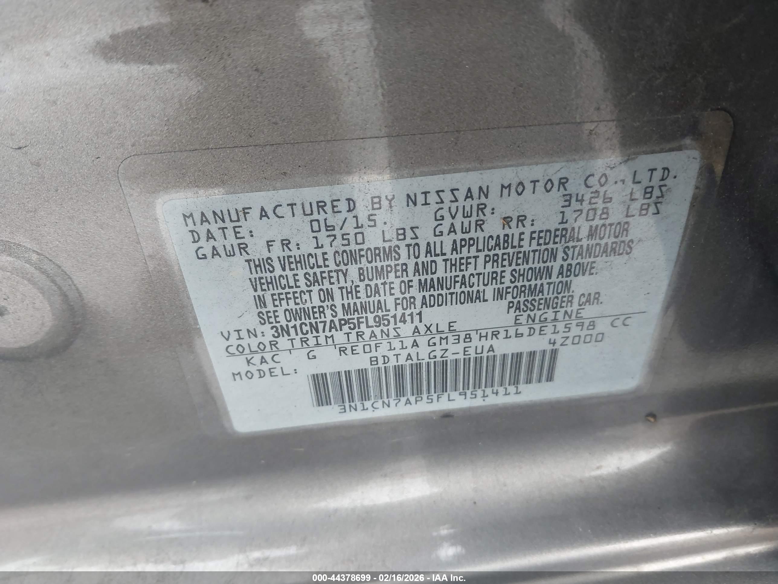 NISSAN VERSA image 9