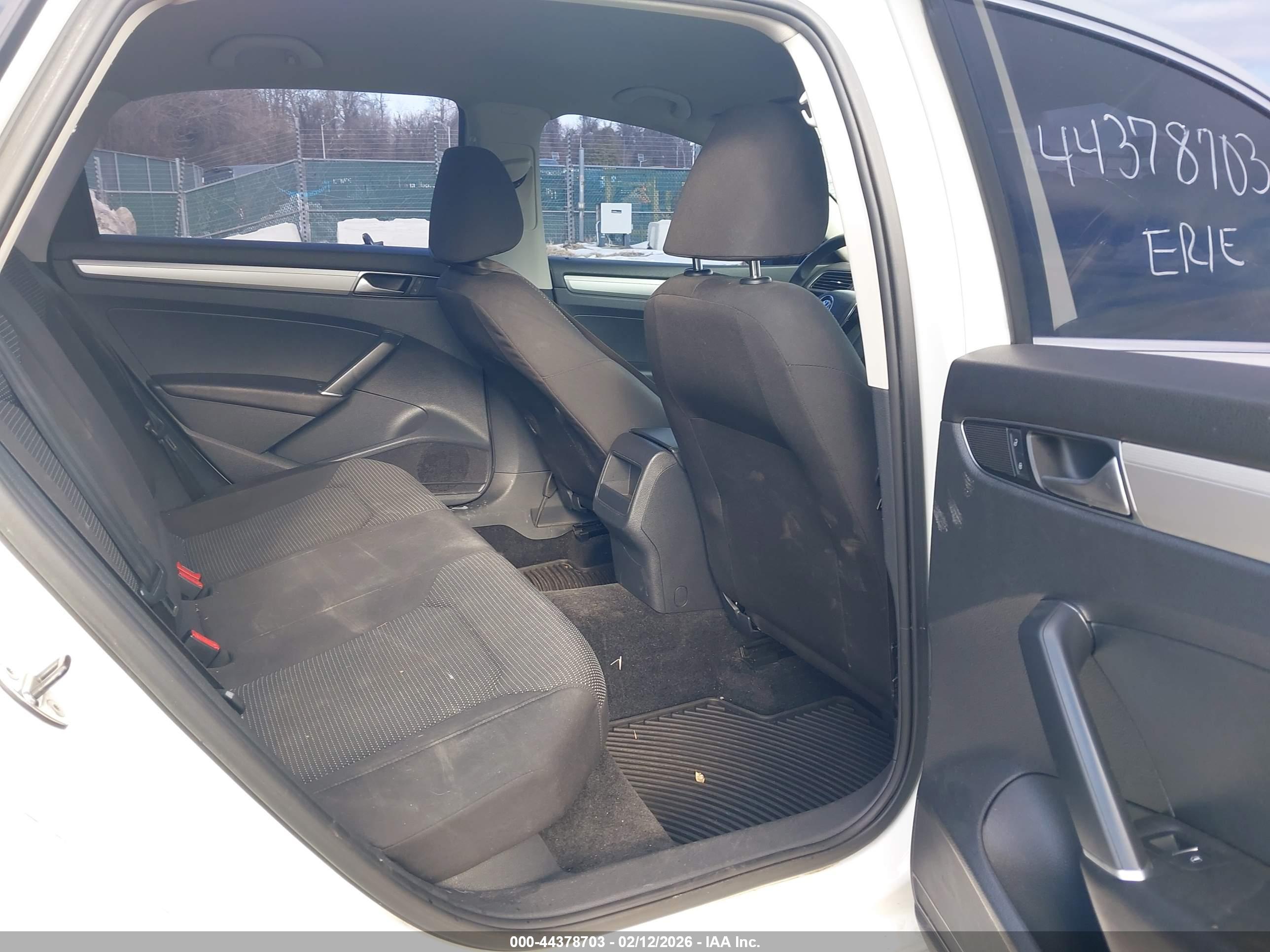 VOLKSWAGEN PASSAT image 8