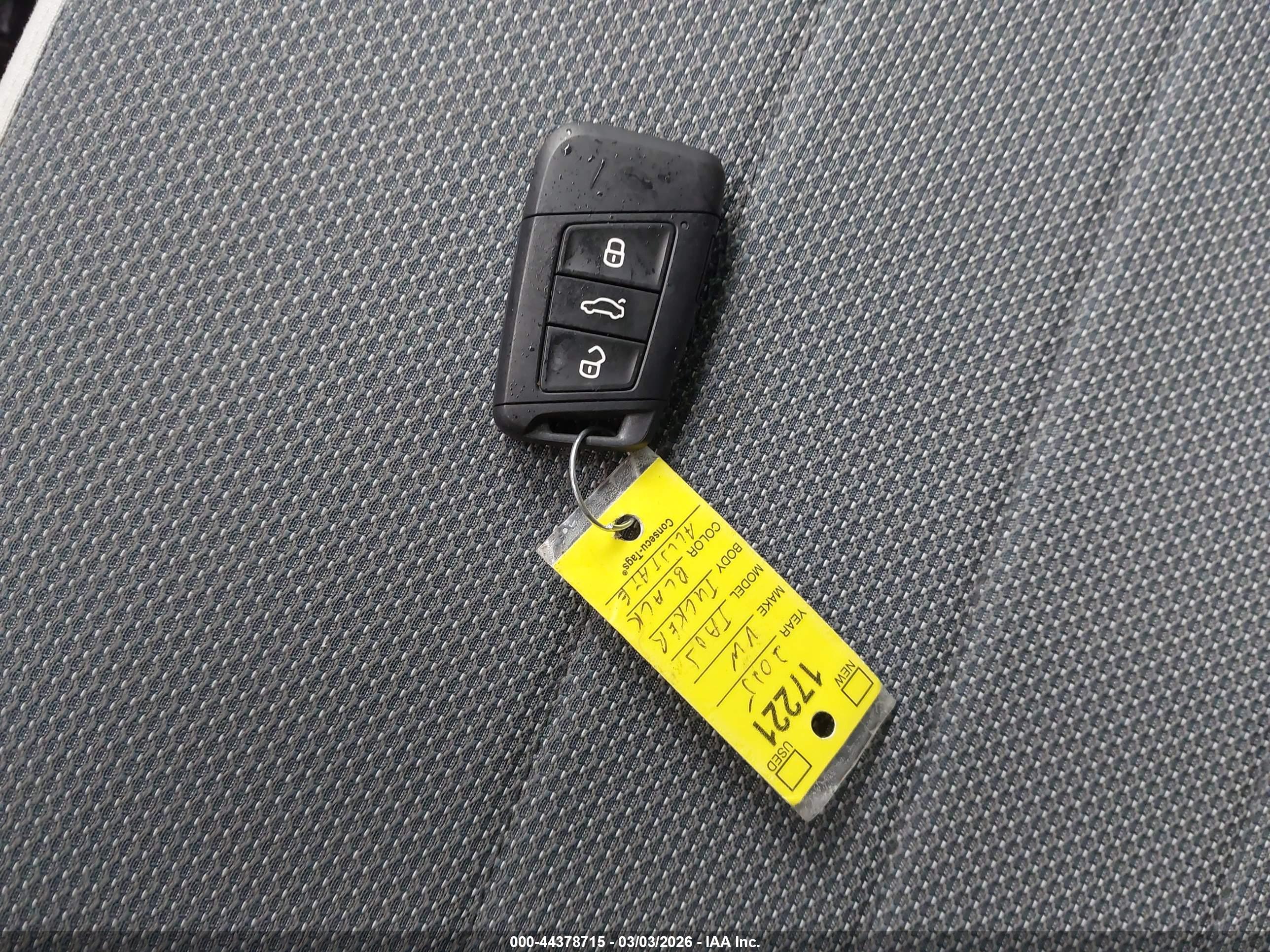 VOLKSWAGEN TAOS image 11