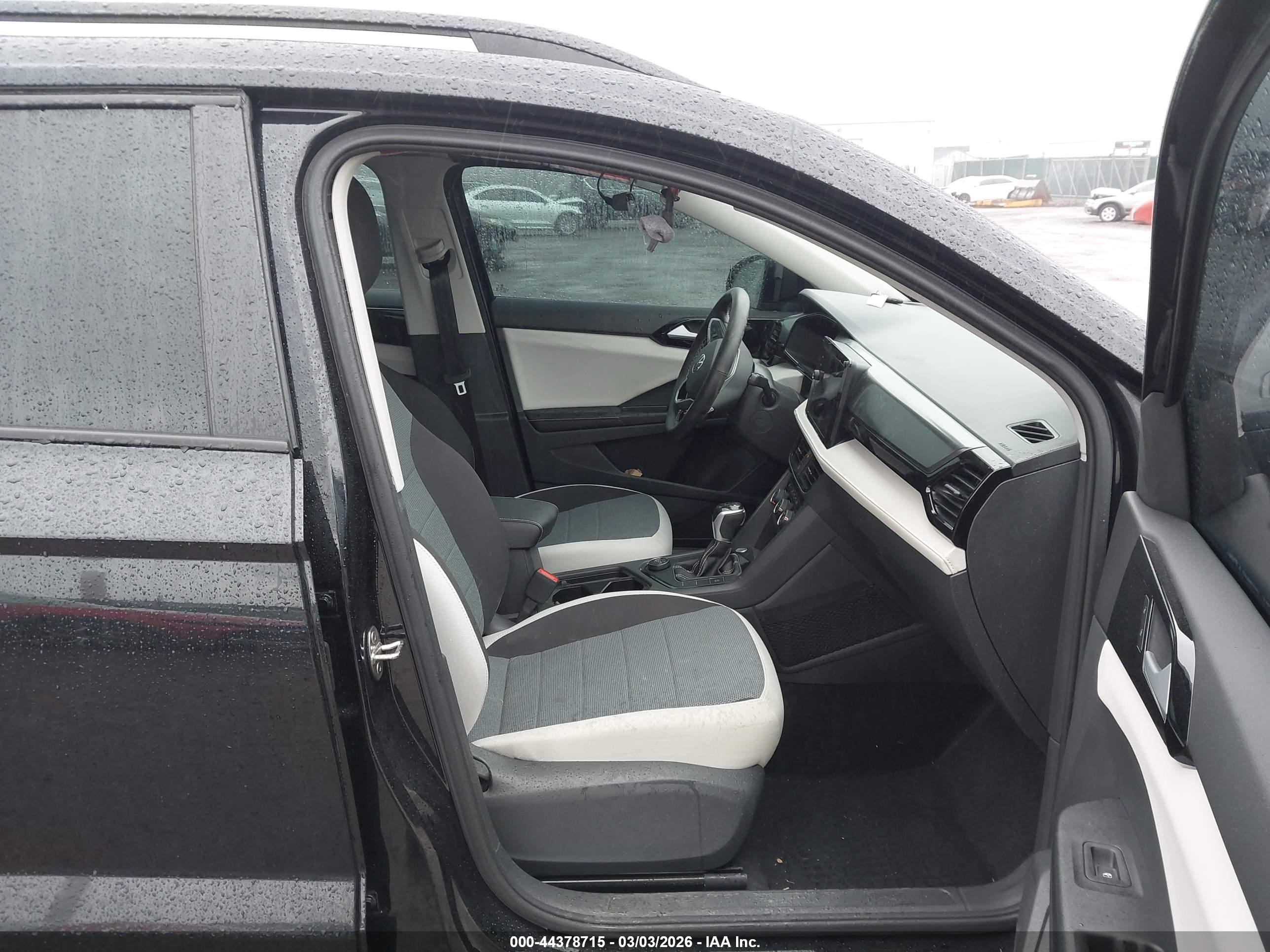 VOLKSWAGEN TAOS image 5